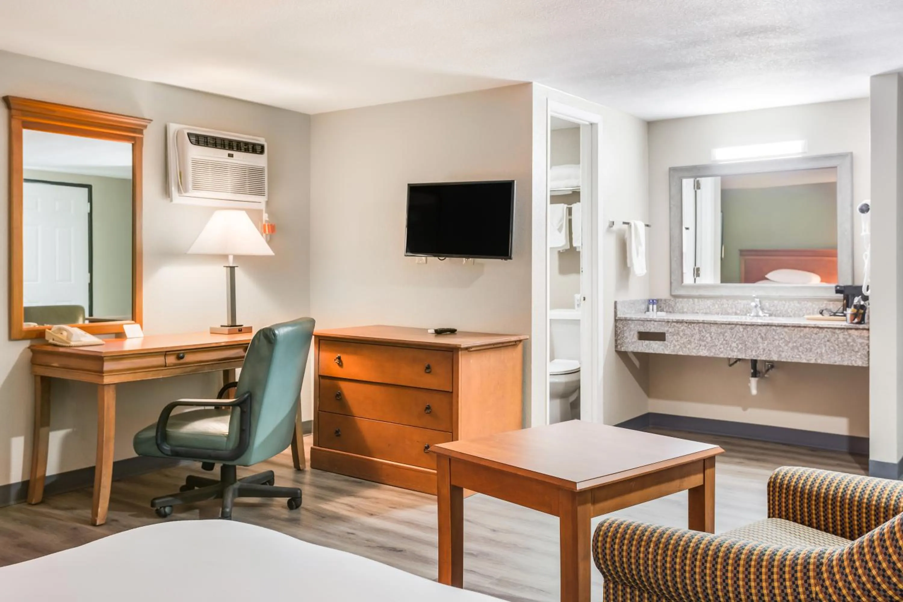 Bed in Americas Best Value Inn - Lebanon