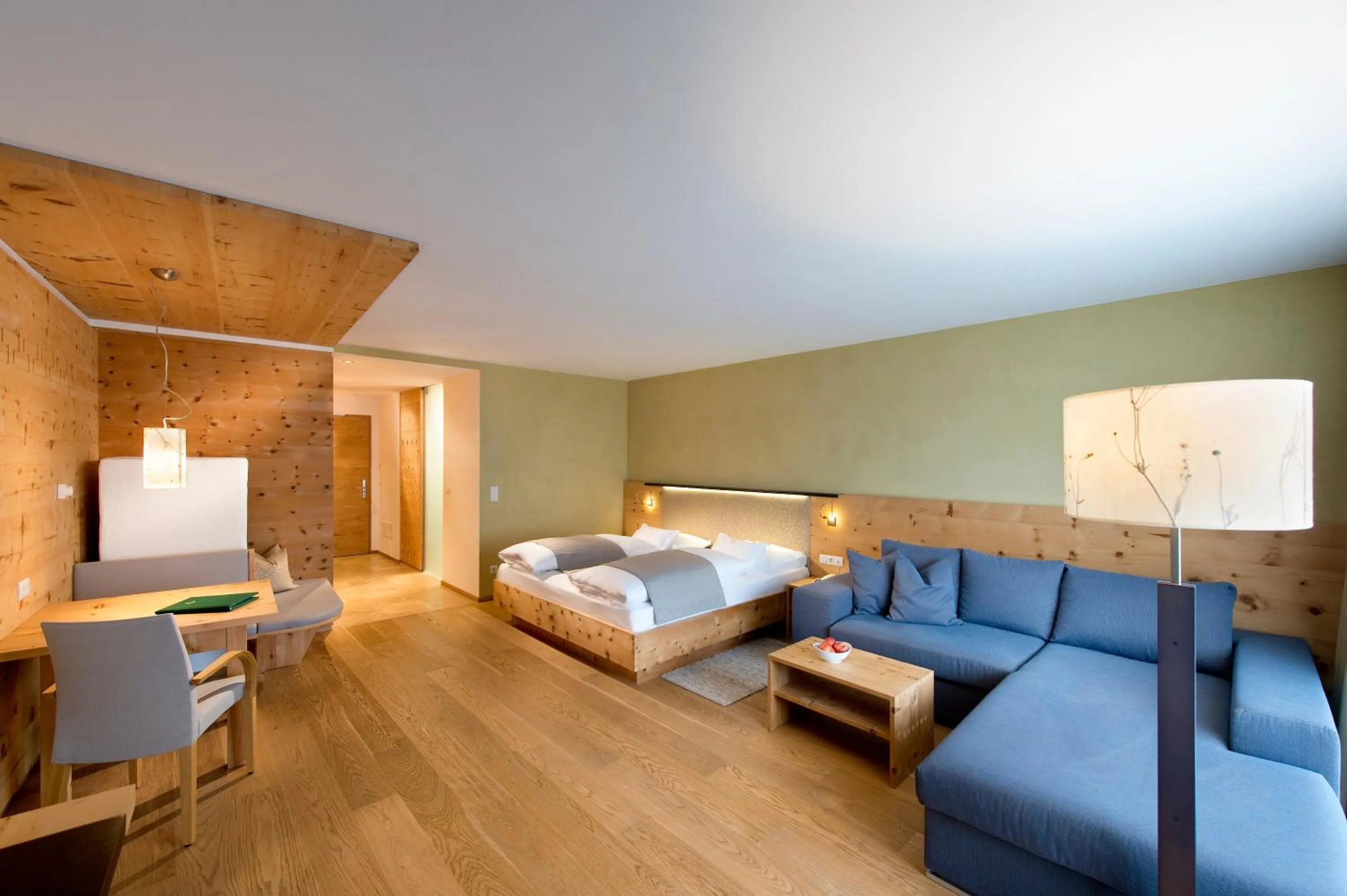 Living room, Bed in Naturhotel Leitlhof