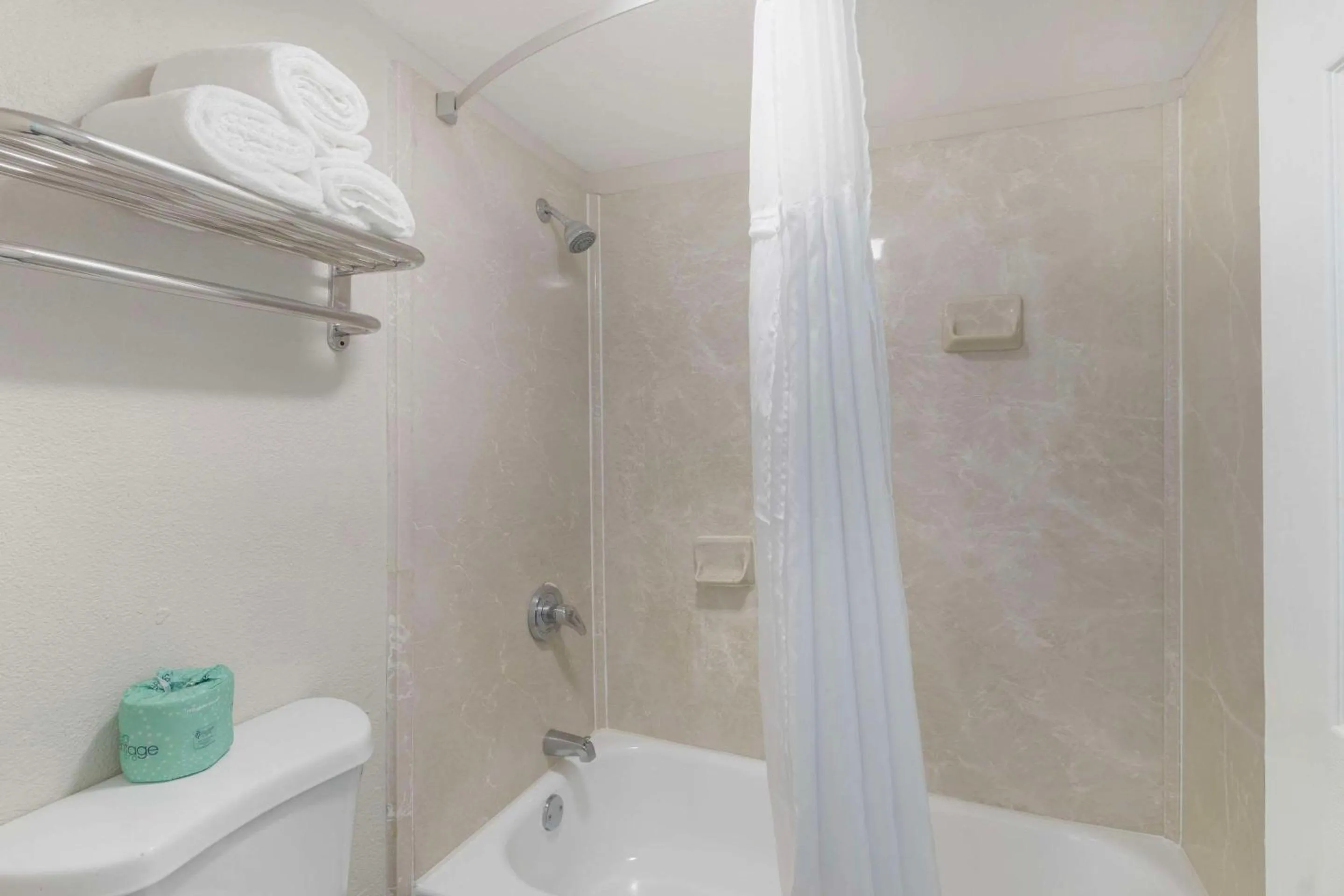 Bedroom in Quality Inn Memphis Downtown