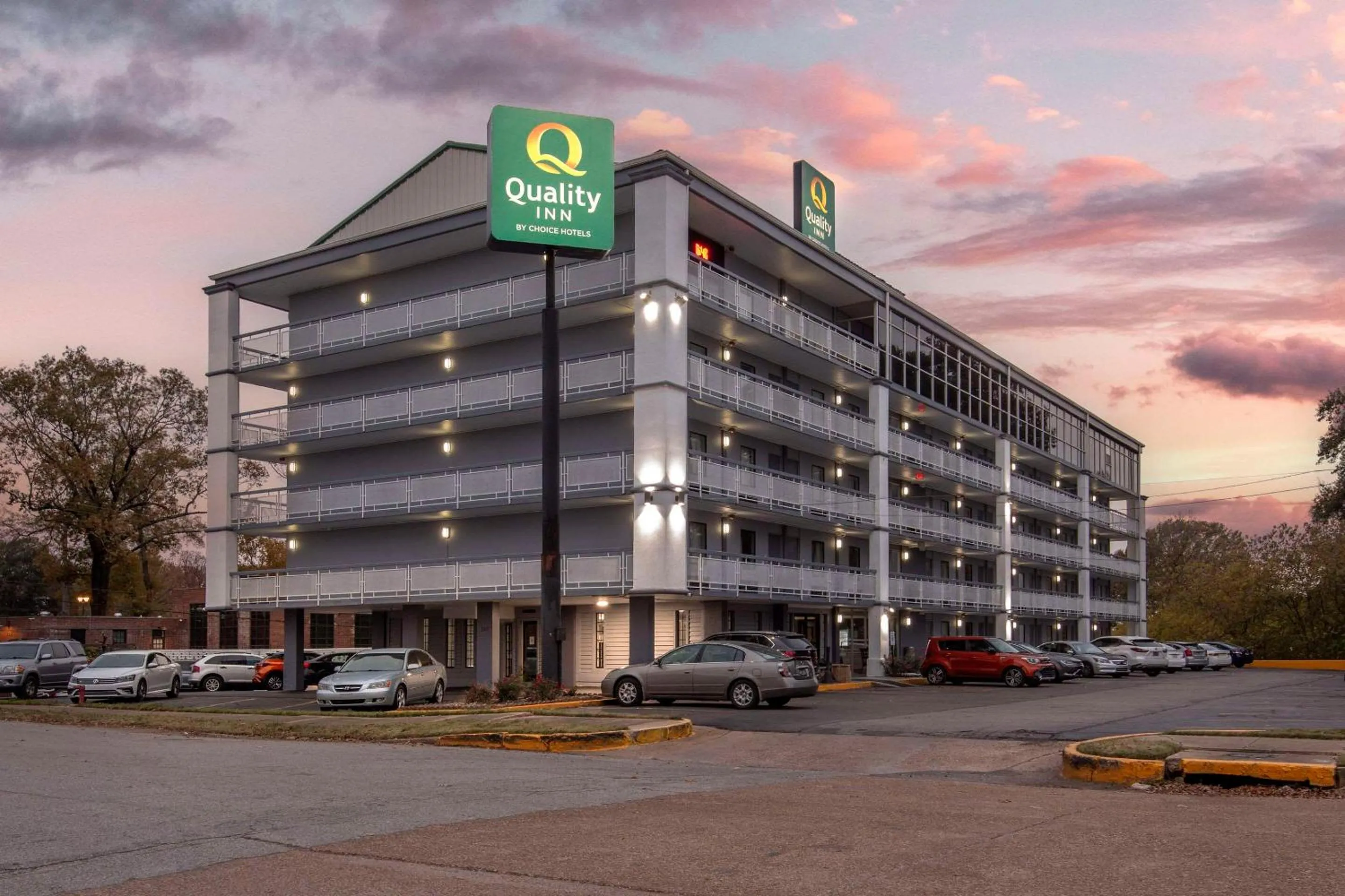 Property Building in Quality Inn Memphis Downtown