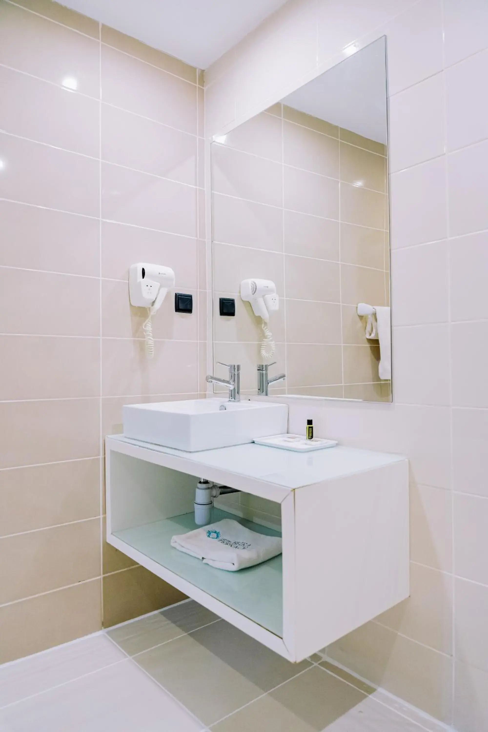 Superior Double or Twin Room with Sea View in Beira Terrace Hotel Superior Double or Twin Room with Sea View in Beira Terrace Hotel