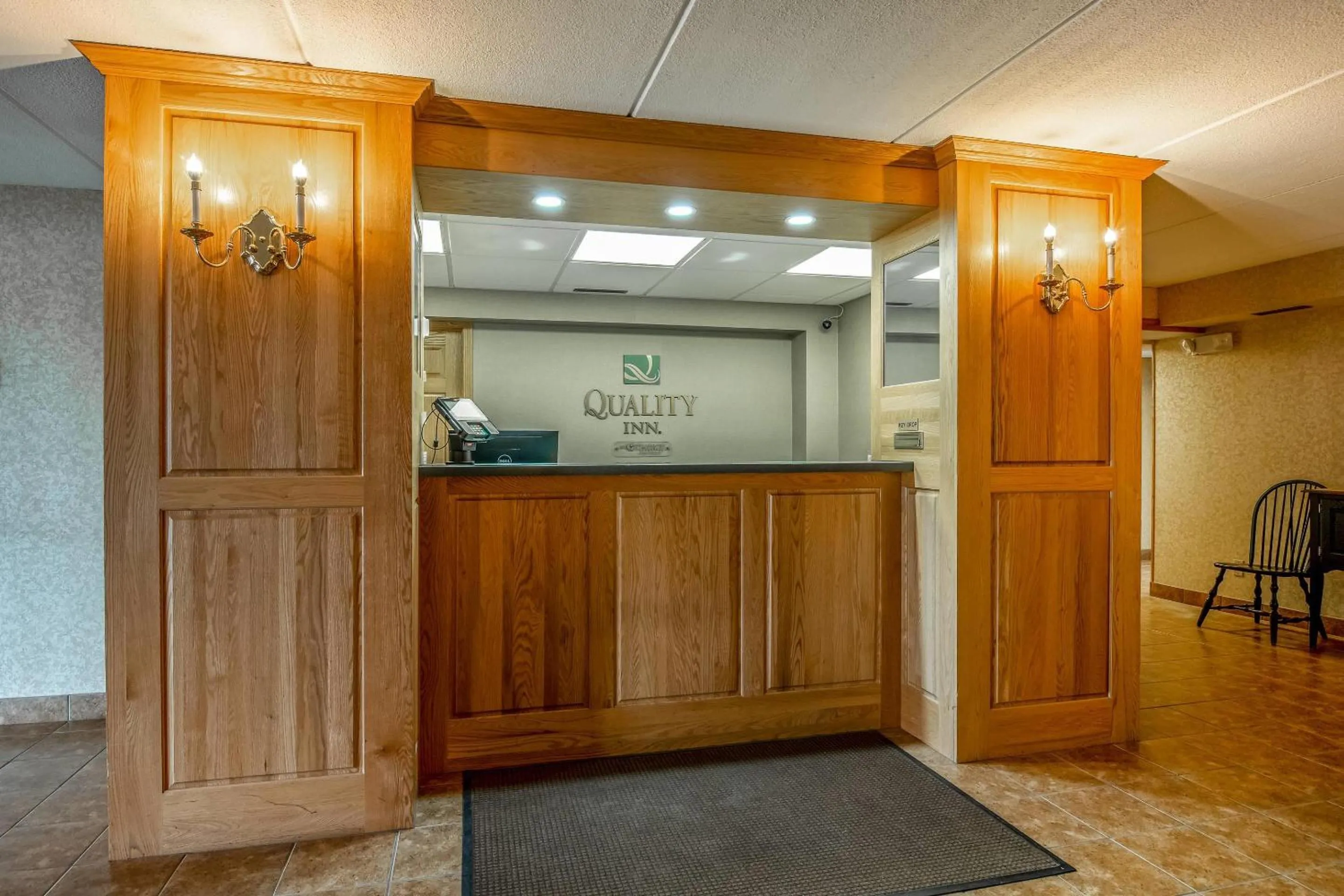 Lobby or reception in Quality Inn Tully I-81