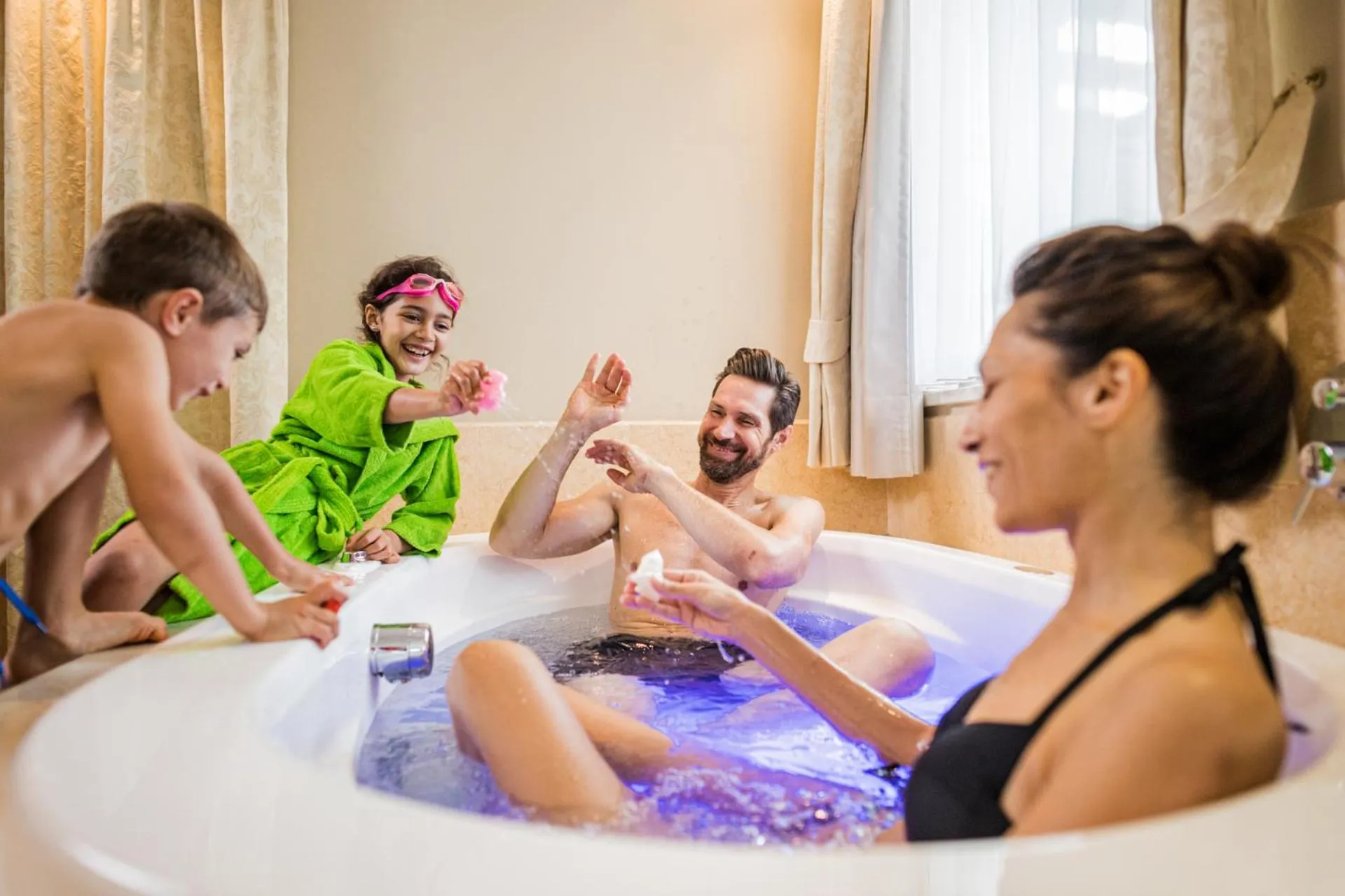 Hot Tub in Hotel Fameli