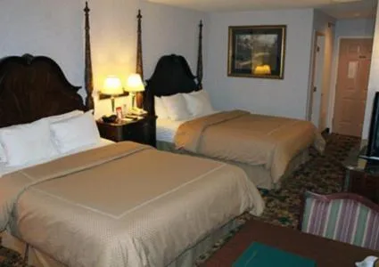 Bedroom, Bed in Crown Choice Inn & Suites Lakeview and Waterpark