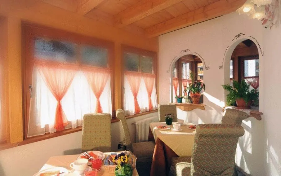 Restaurant/places to eat in Residence Garnì Il Giglio