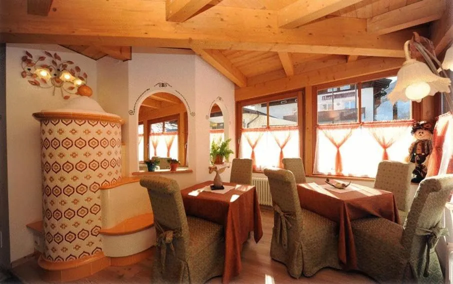 Lounge or bar in Residence Garnì Il Giglio