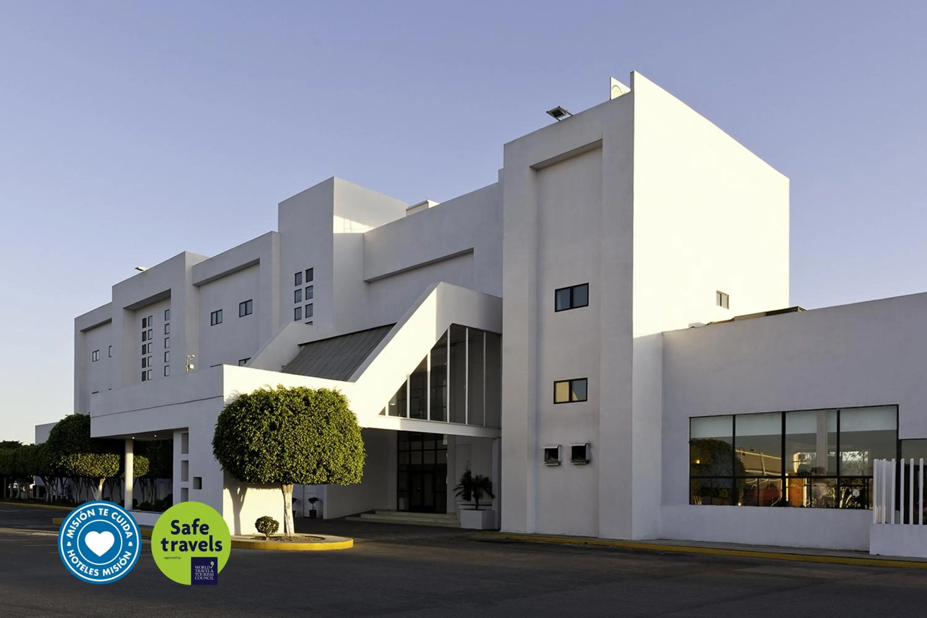 Facade/entrance in Mision Express Celaya