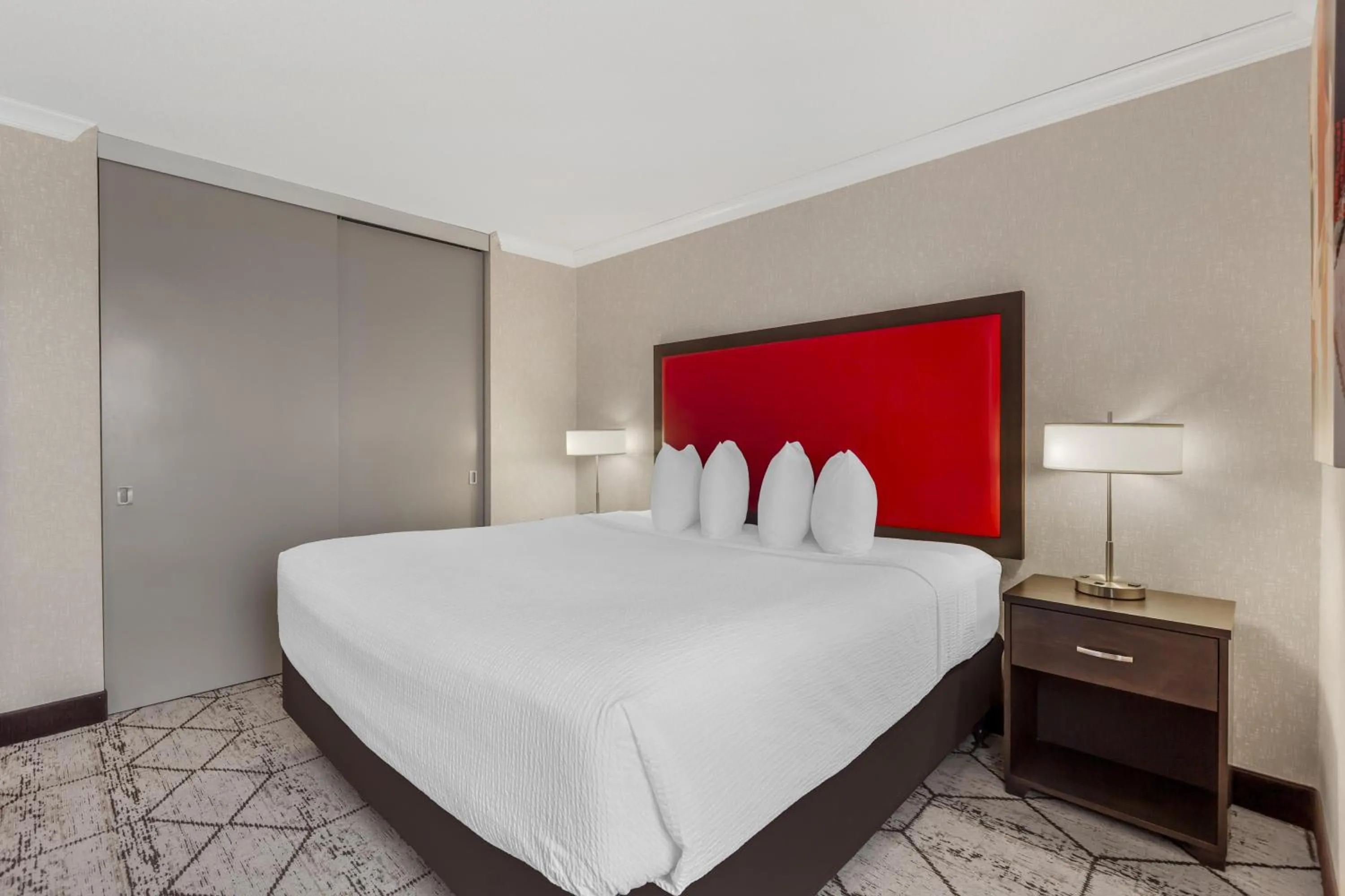 Bedroom, Bed in Best Western Plus Rose City Suites