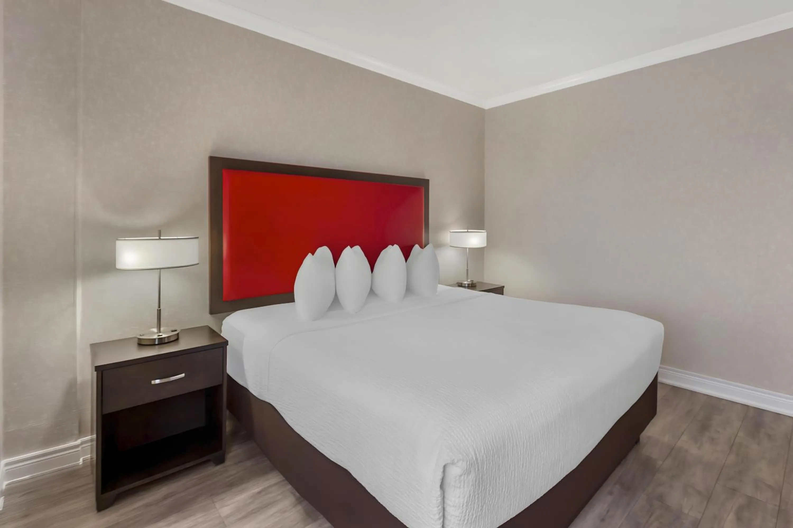 Bedroom, Bed in Best Western Plus Rose City Suites