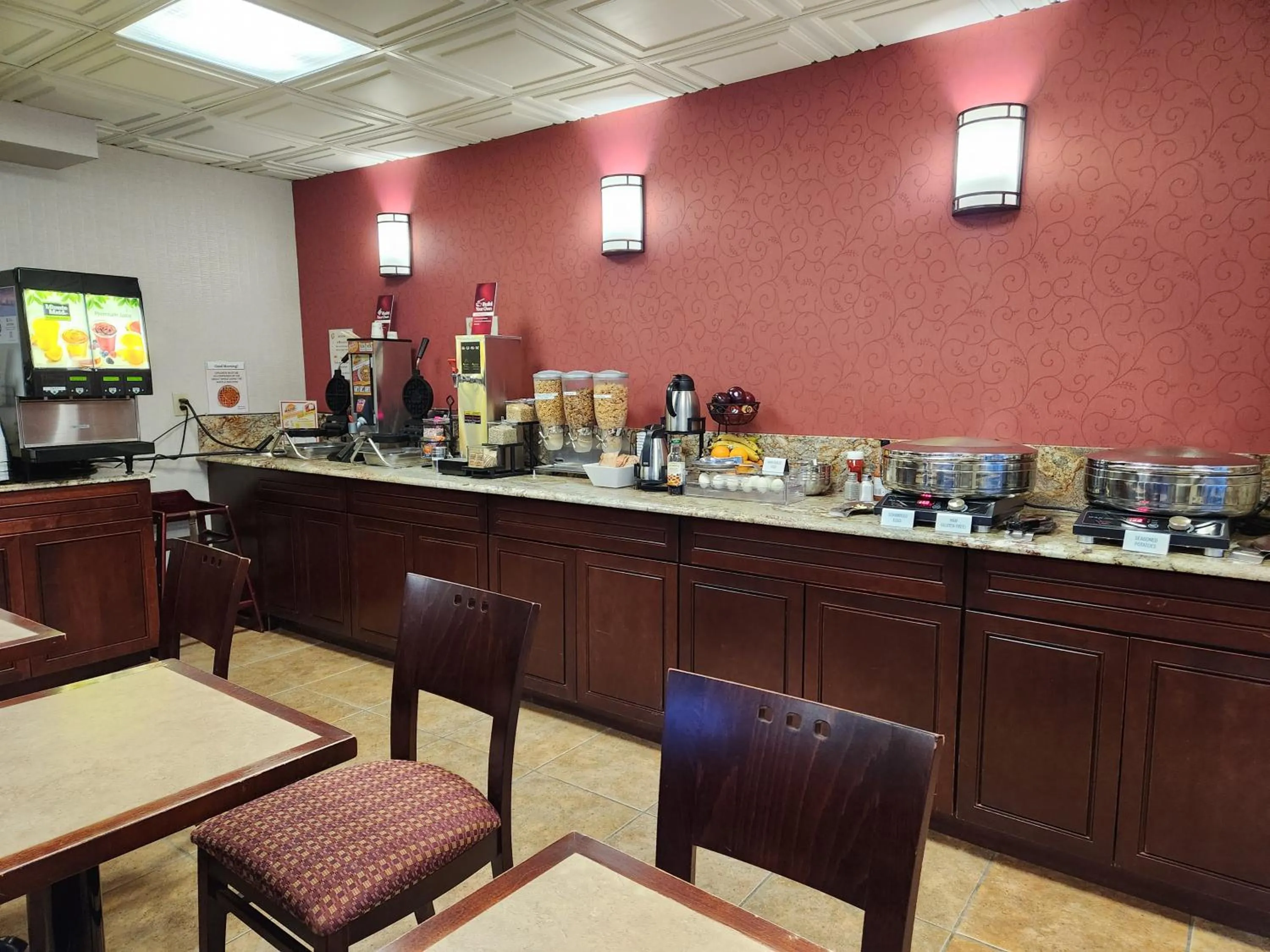 Food in Best Western Plus Rose City Suites