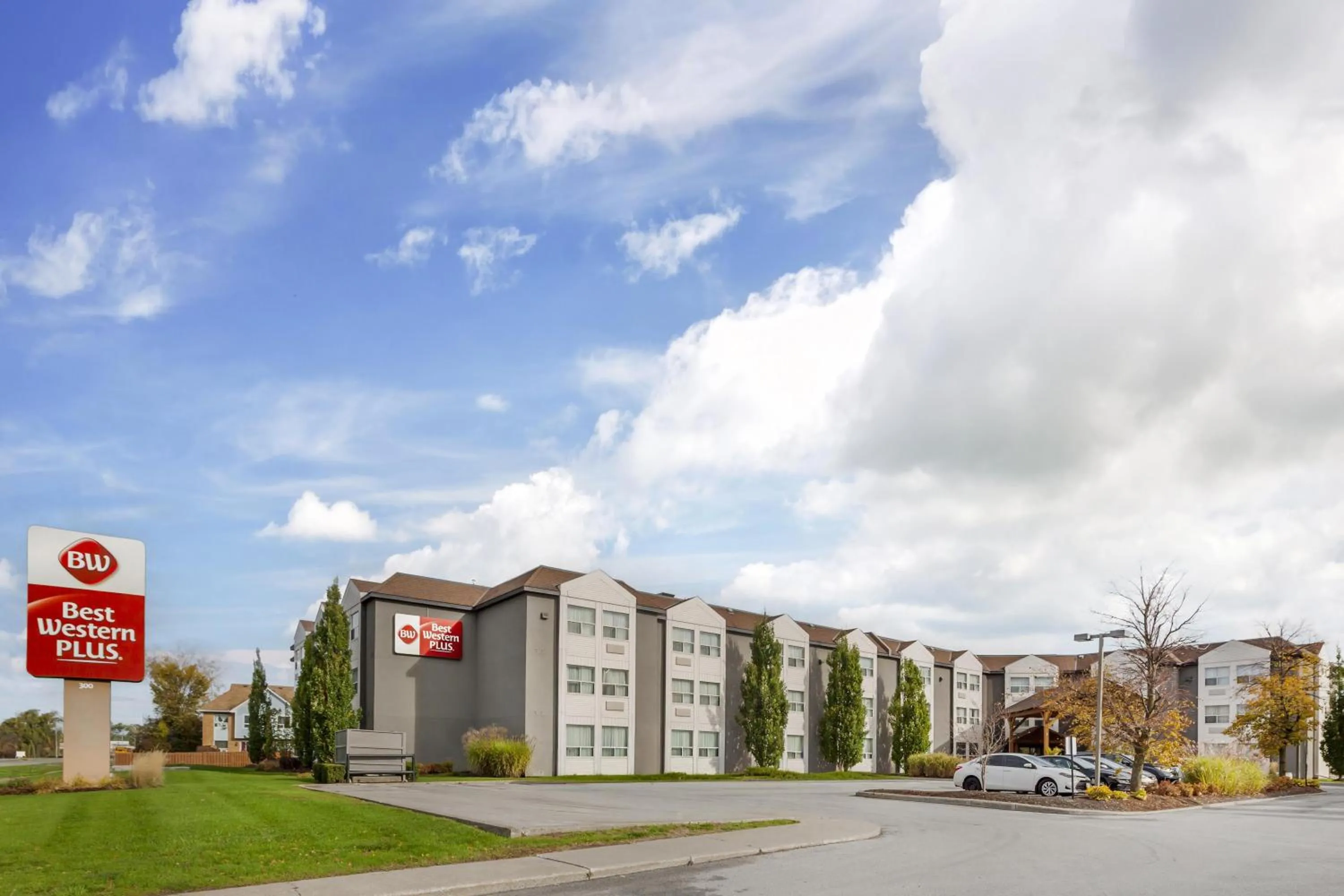 Property building in Best Western Plus Rose City Suites