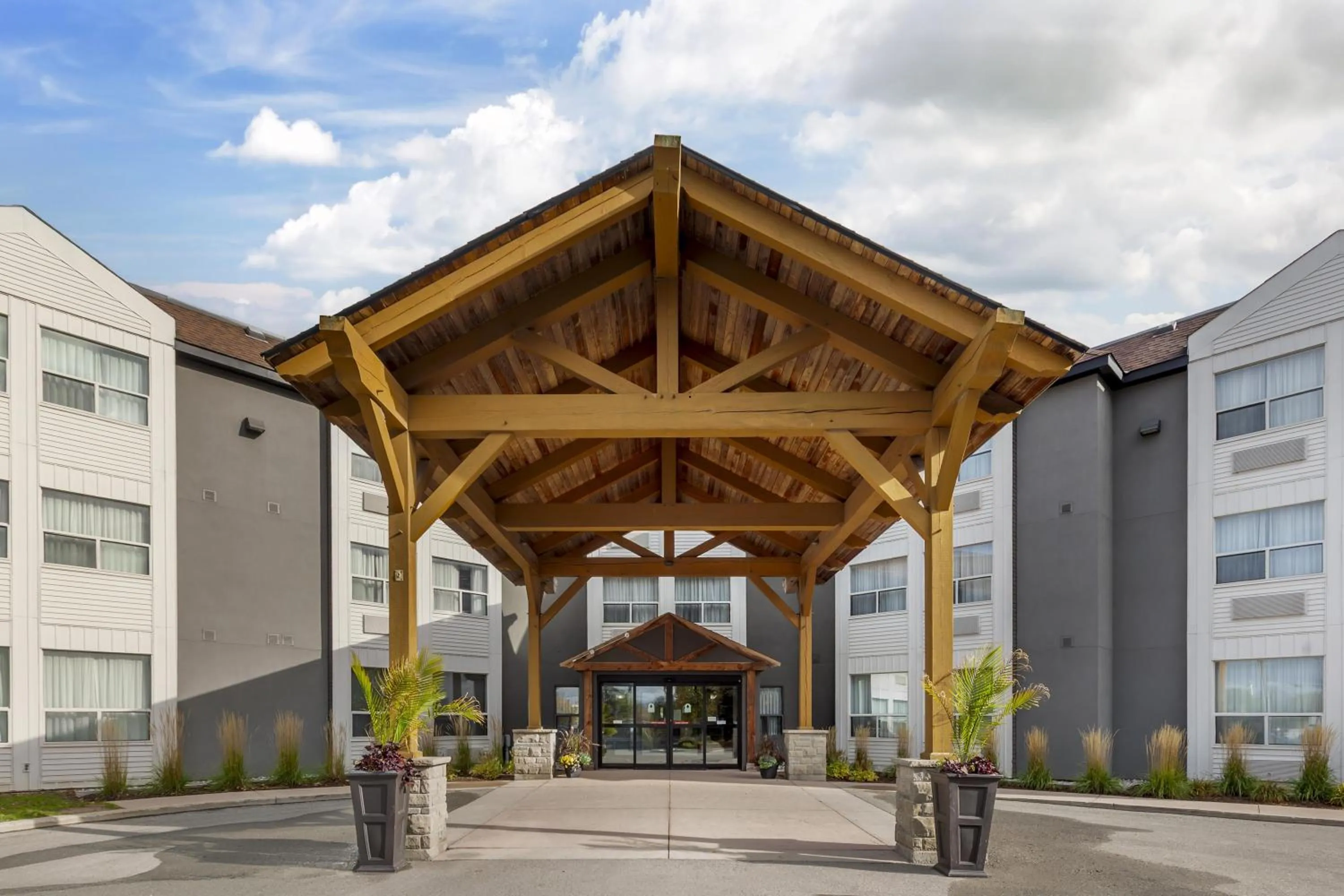 Property building in Best Western Plus Rose City Suites