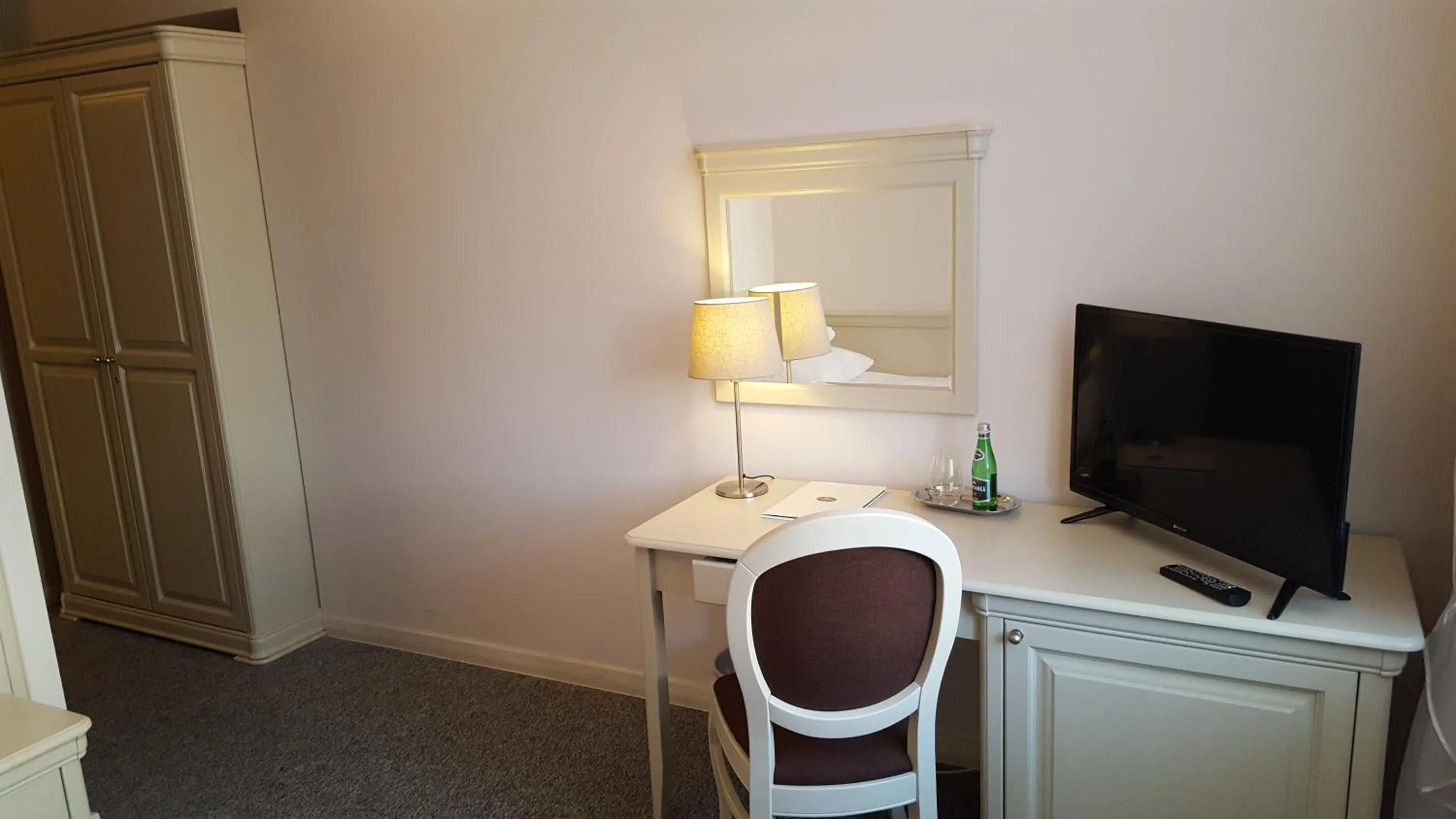 TV and multimedia in Hotel Dworek***