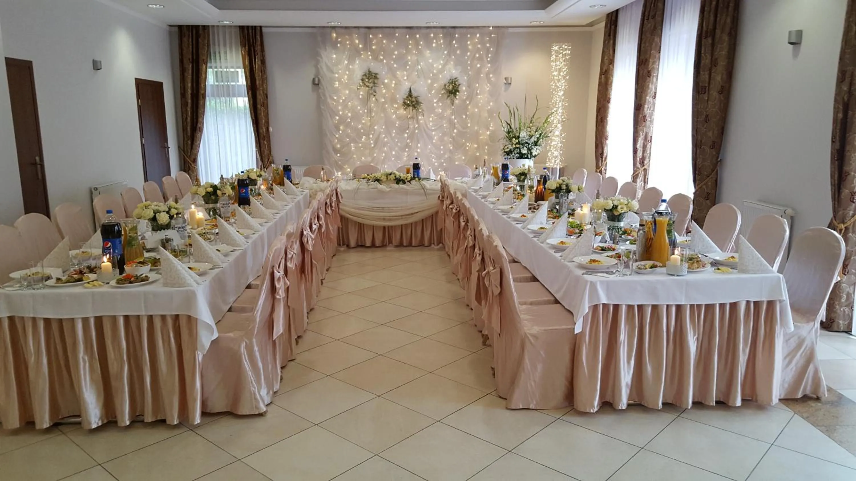 Restaurant/places to eat in Hotel Dworek***