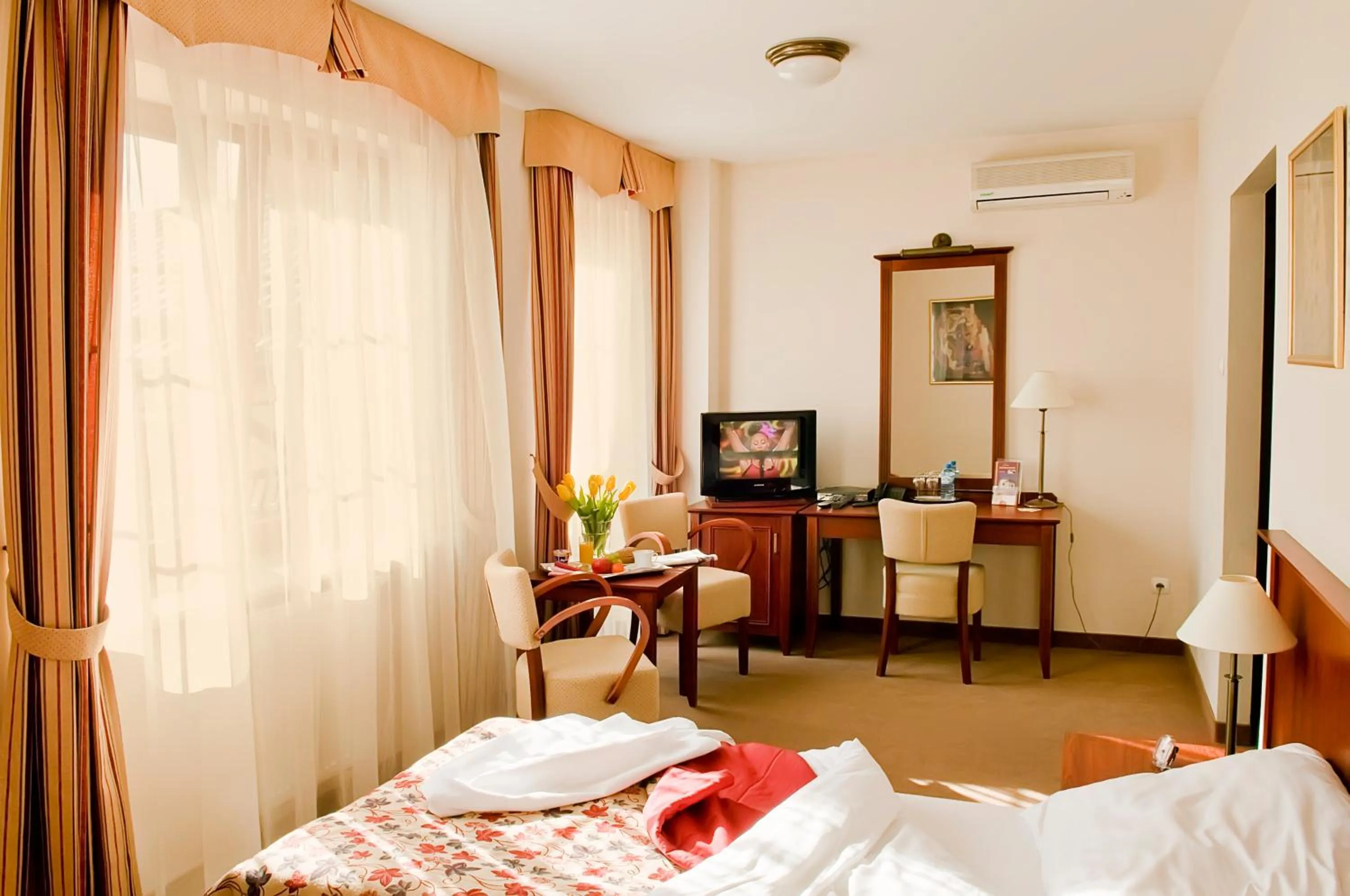 Bed in Hotel Dworek***