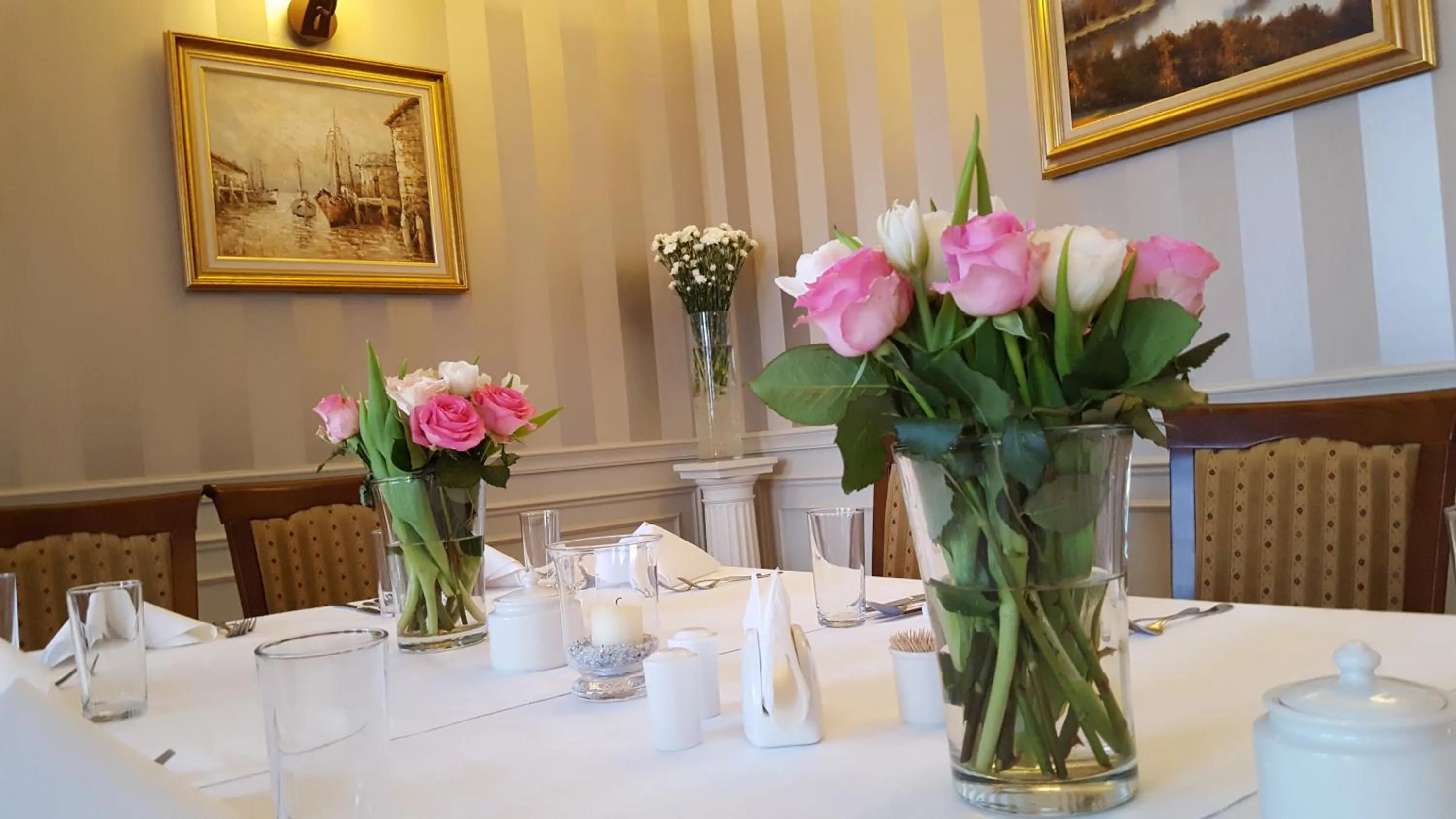 Restaurant/places to eat in Hotel Dworek***