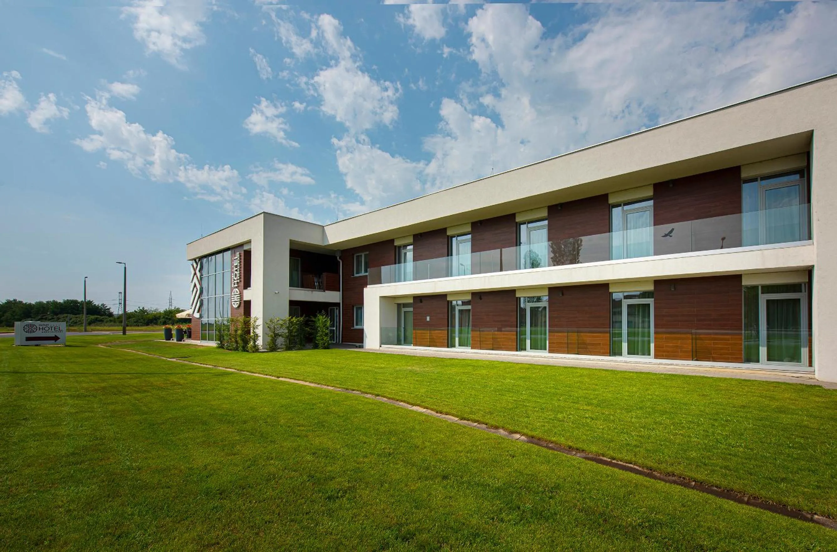 Property building in Outlet Hotel Polgár