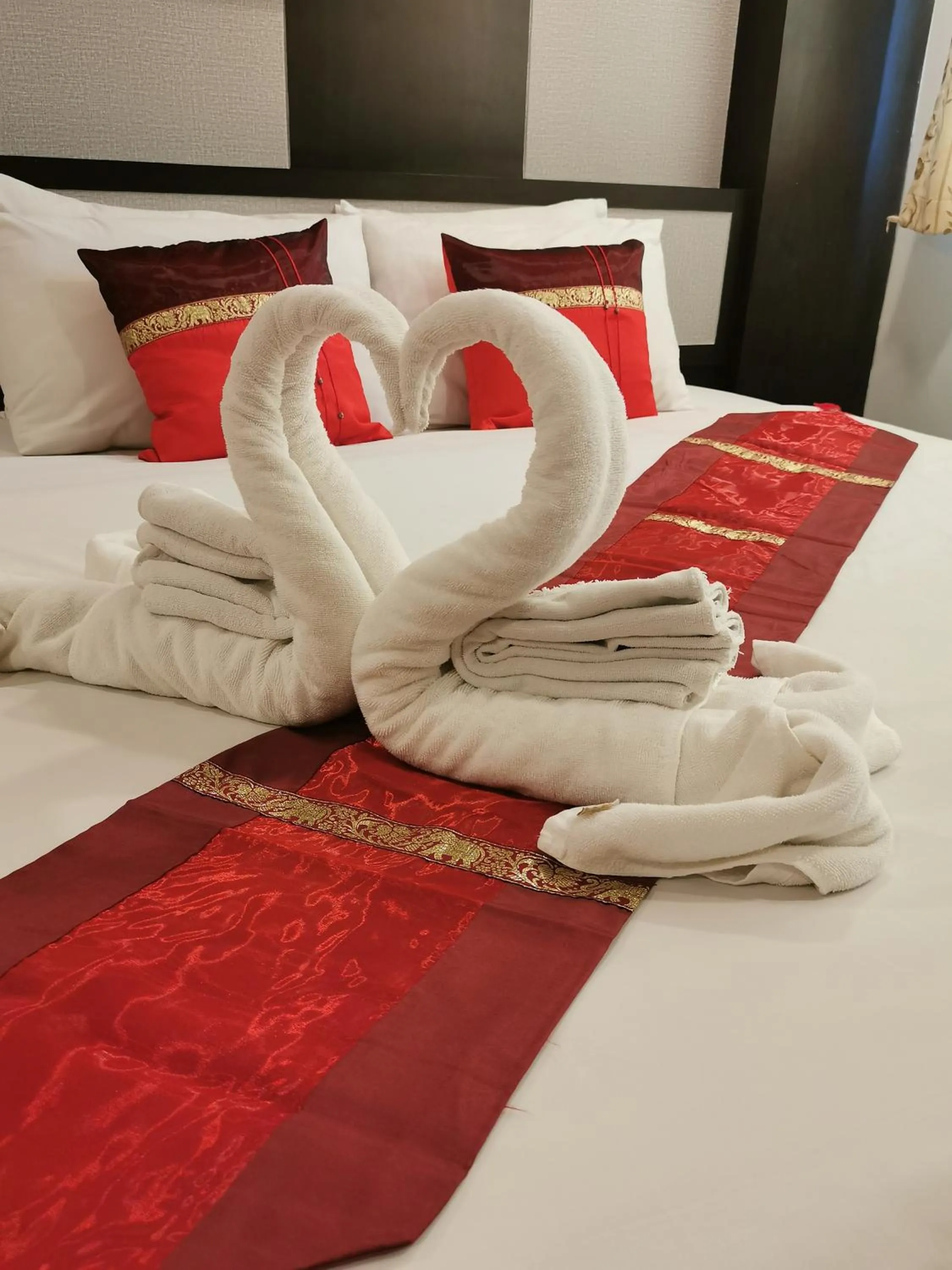 Photo of the whole room, Bed in Regent Suvarnabhumi Hotel