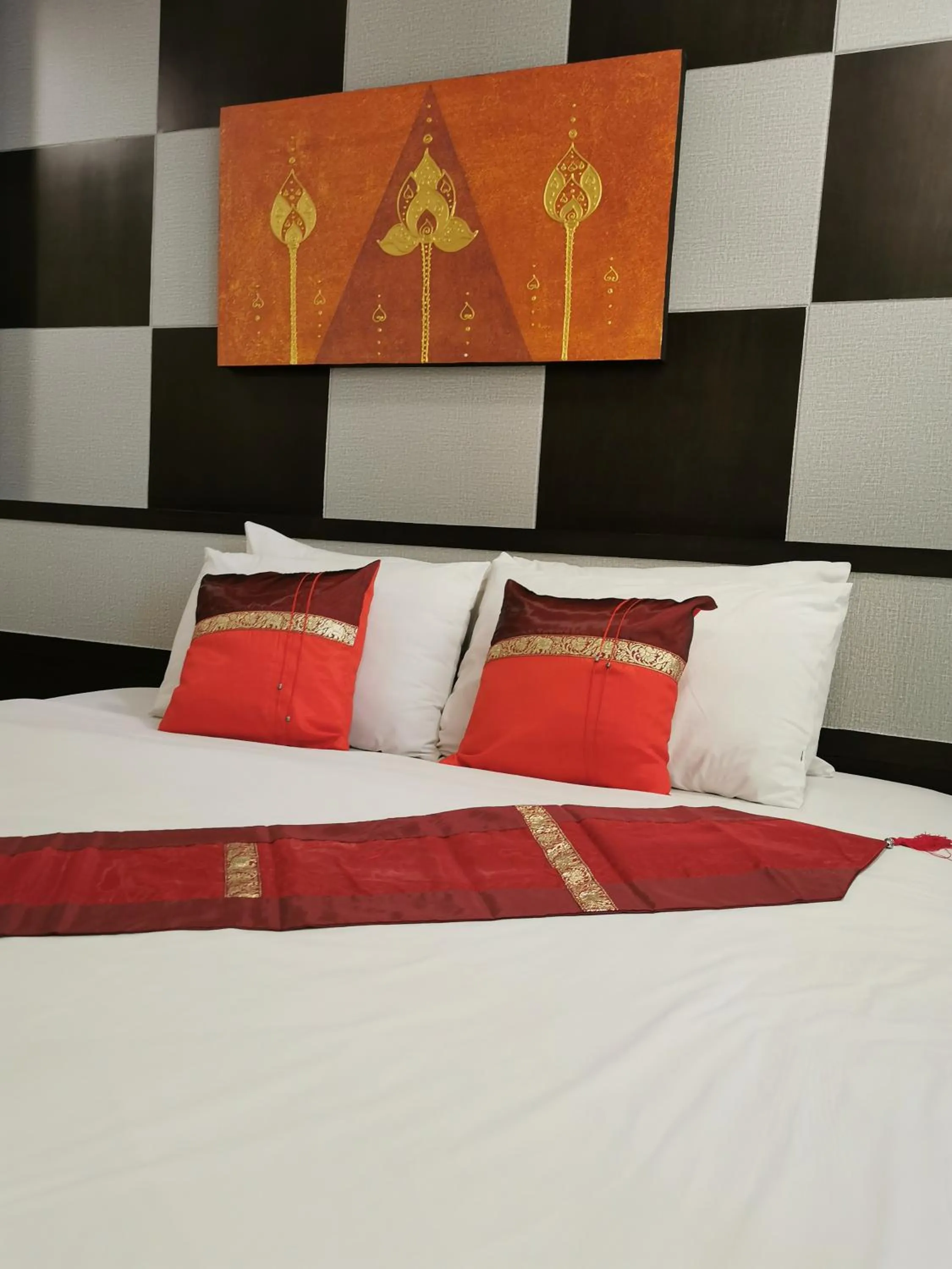 Photo of the whole room, Bed in Regent Suvarnabhumi Hotel