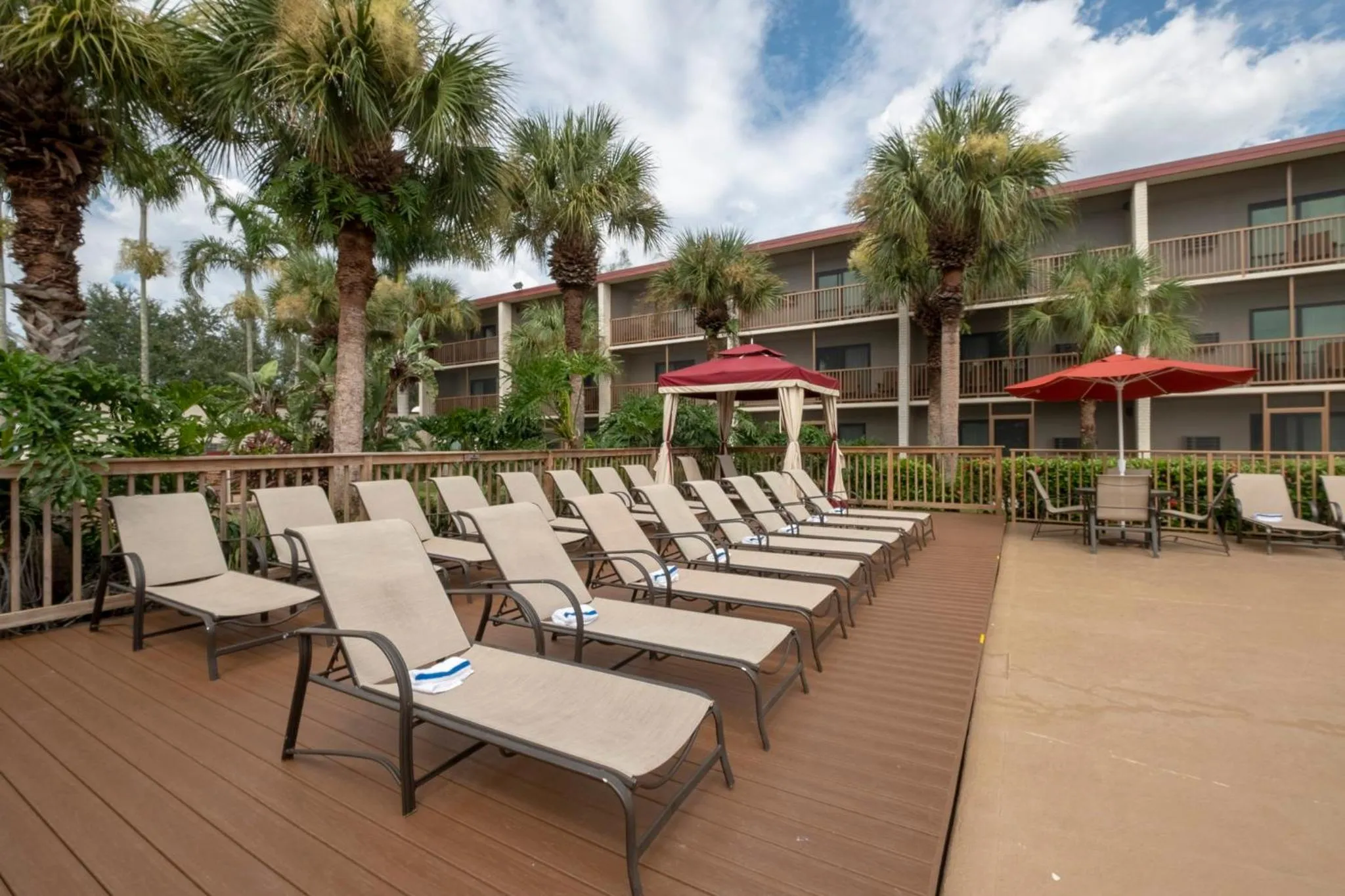 Lounge or bar in Red Roof Inn PLUS+ & Suites Naples Downtown-5th Ave S