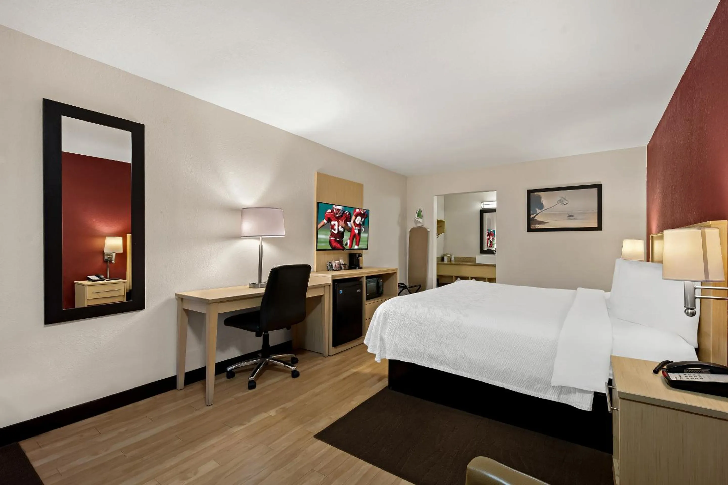 Bedroom, Bed in Red Roof Inn PLUS+ & Suites Naples Downtown-5th Ave S