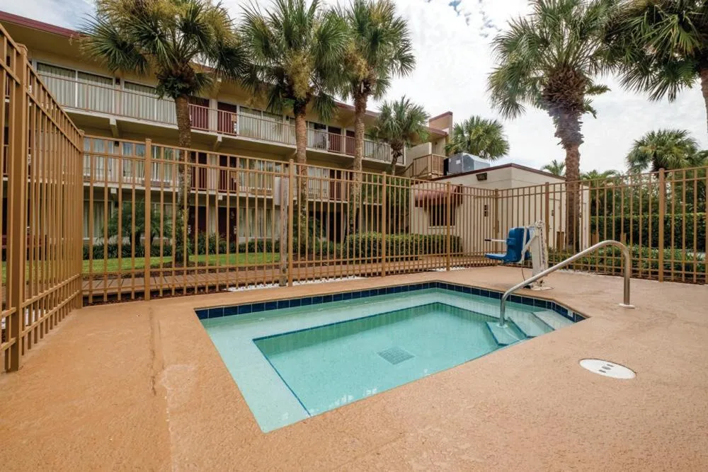 Swimming pool in Red Roof Inn PLUS+ & Suites Naples Downtown-5th Ave S