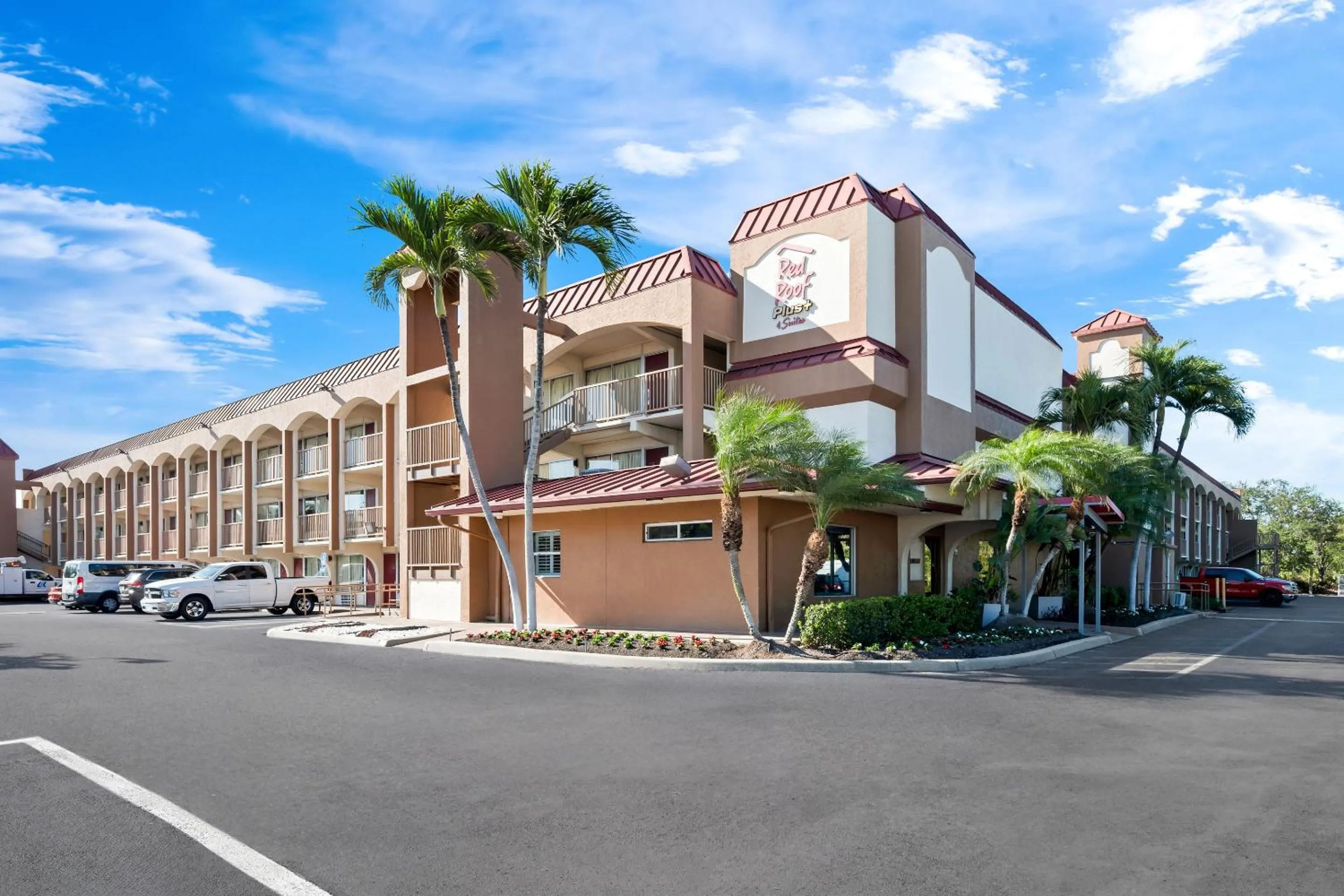 Property building in Red Roof Inn PLUS+ & Suites Naples Downtown-5th Ave S