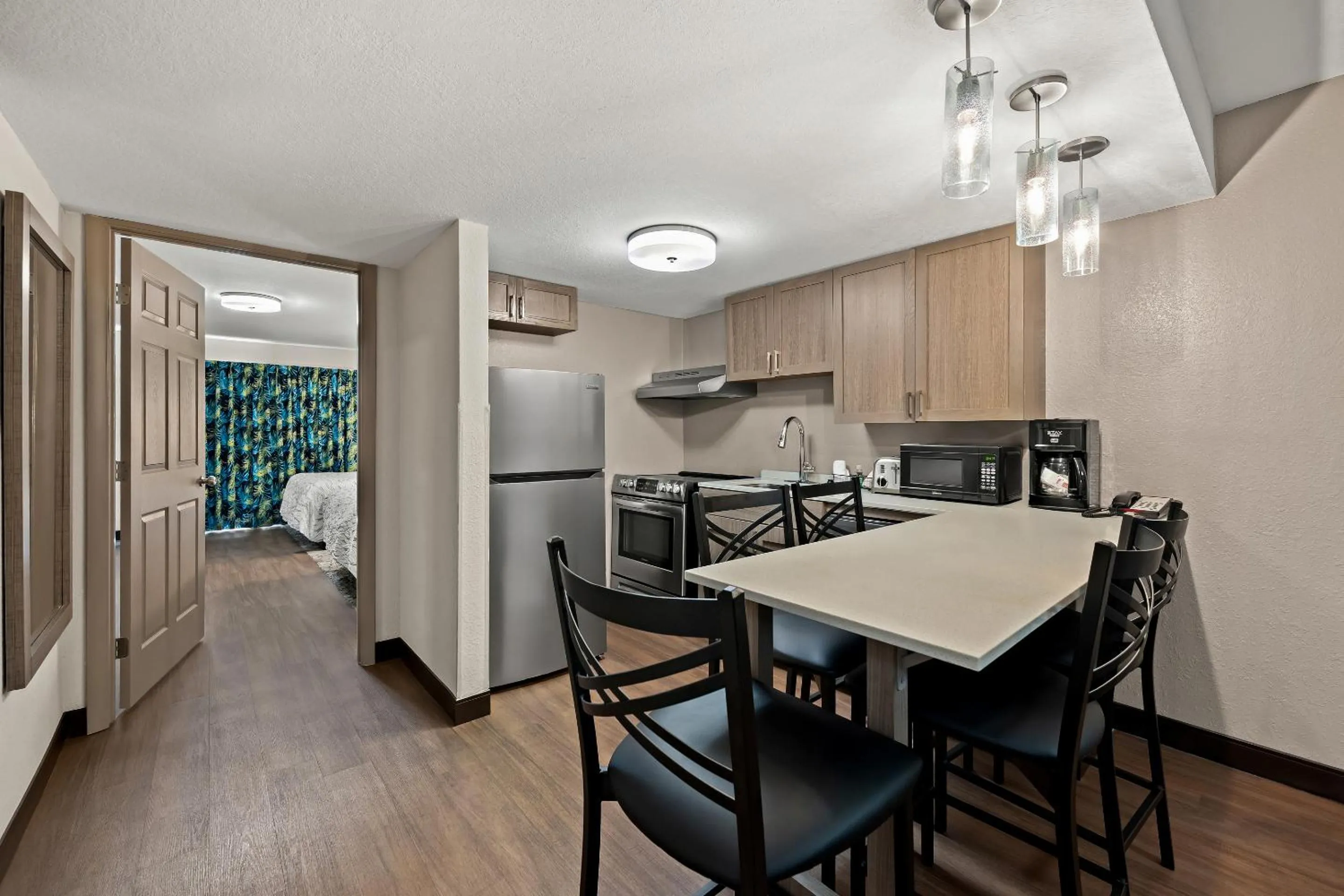 Kitchen or kitchenette in Red Roof Inn PLUS+ & Suites Naples Downtown-5th Ave S