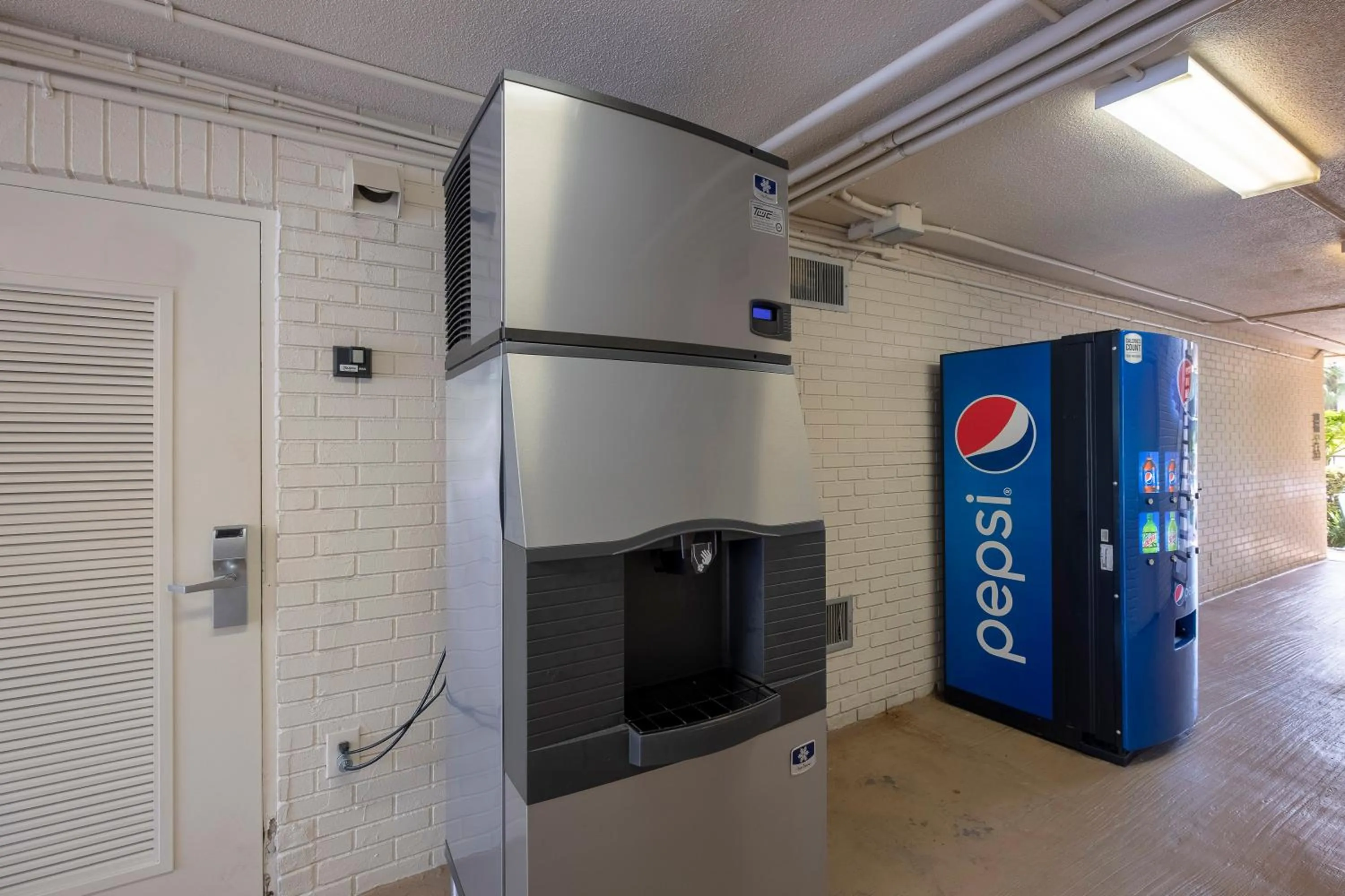 vending machine in Red Roof Inn PLUS+ & Suites Naples Downtown-5th Ave S