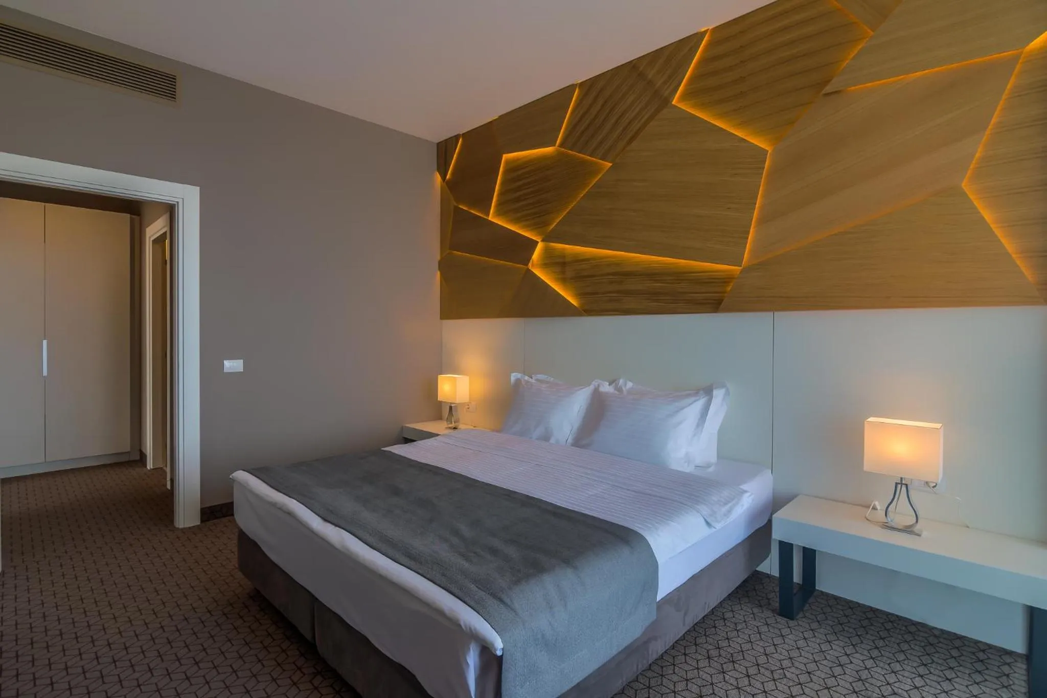 Bed in Nyota Hotel & Conference Center