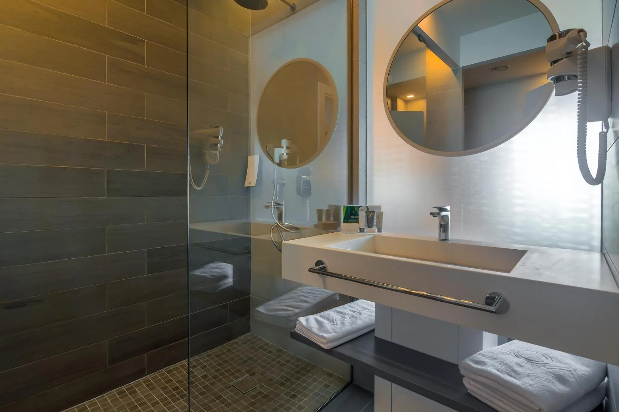 Shower in Nyota Hotel & Conference Center