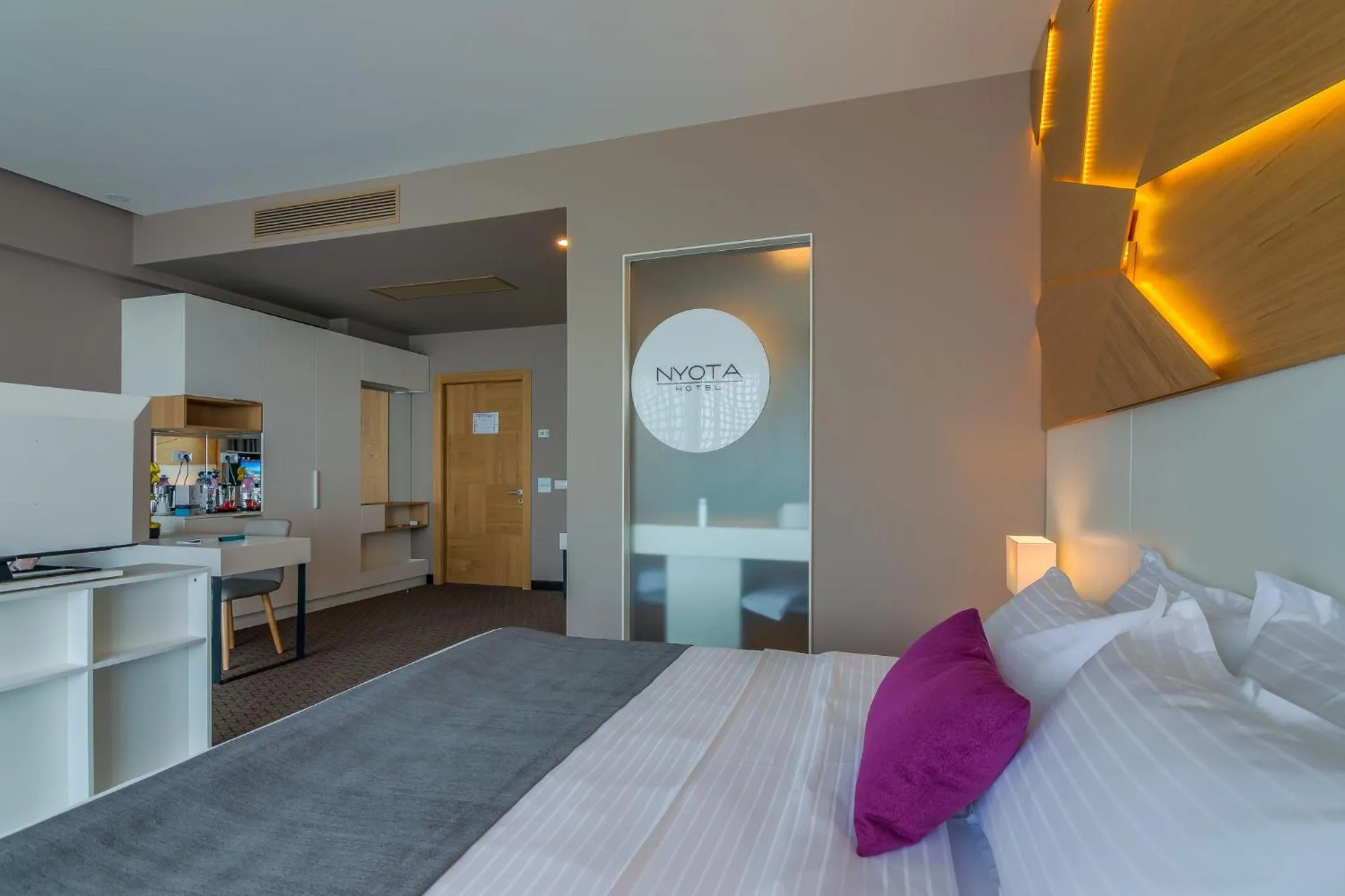 Bed in Nyota Hotel & Conference Center