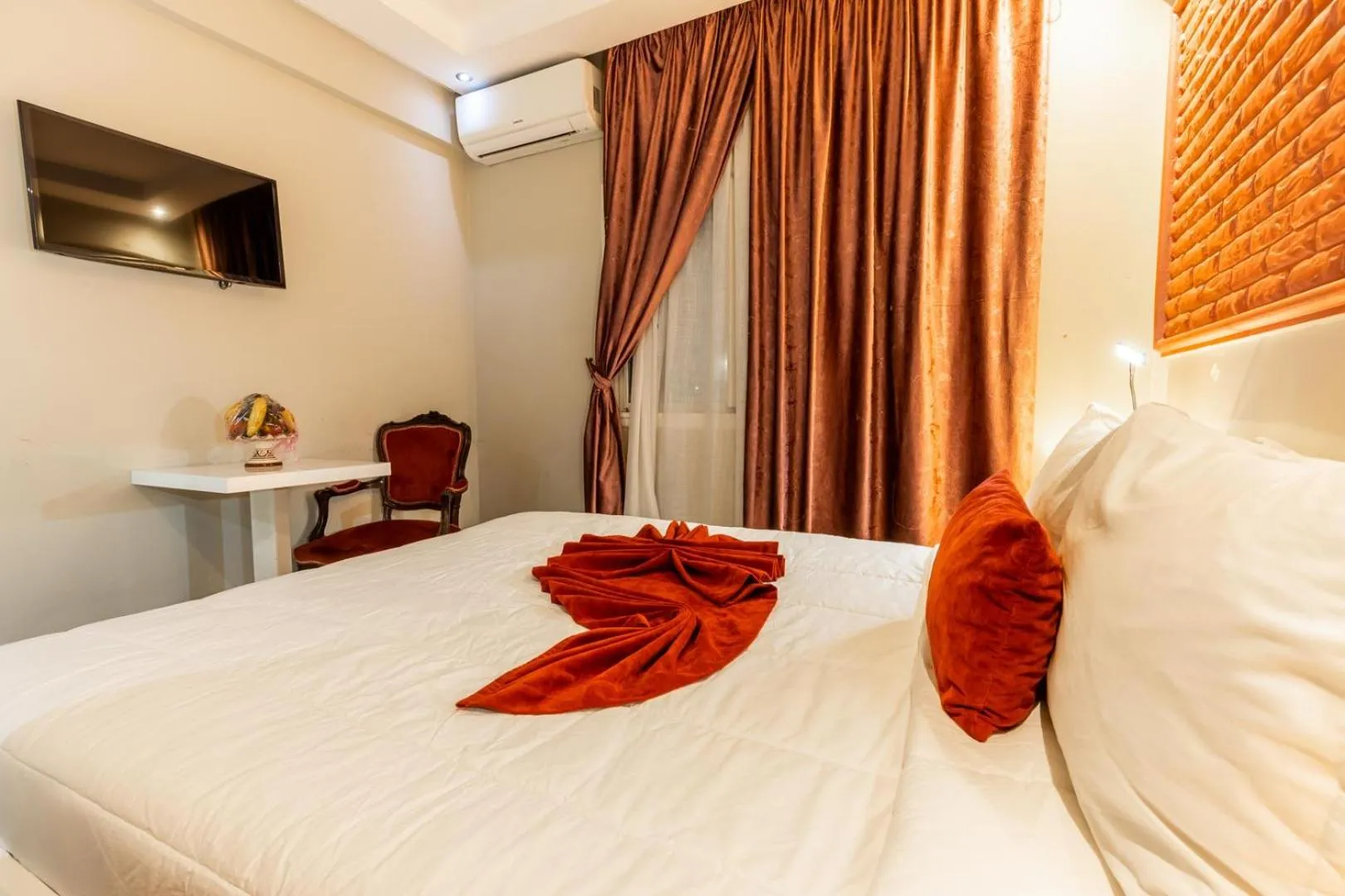 Bedroom in Hotel Hospitality-Inn City Center