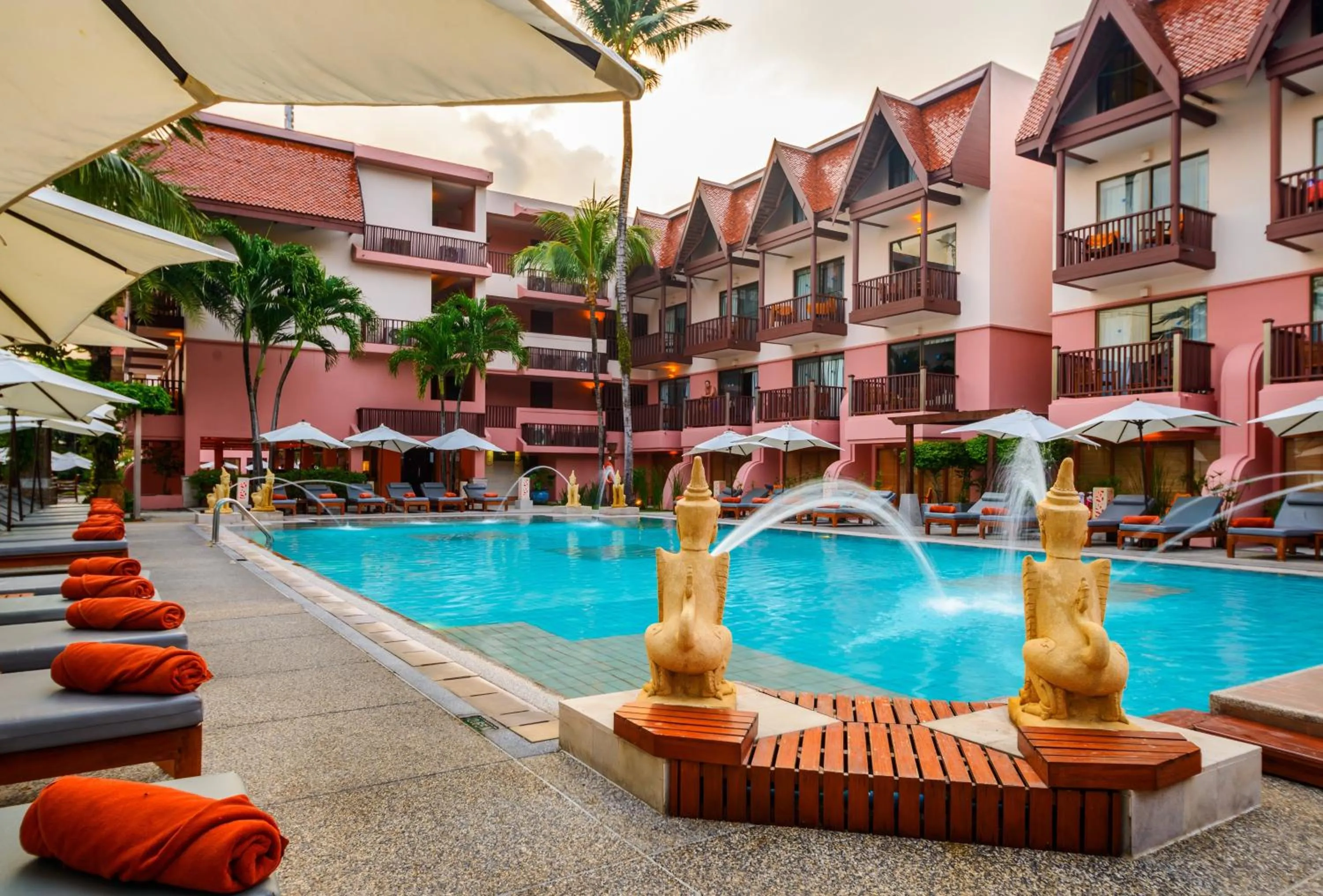 Swimming pool in Seaview Patong Hotel - SHA Plus