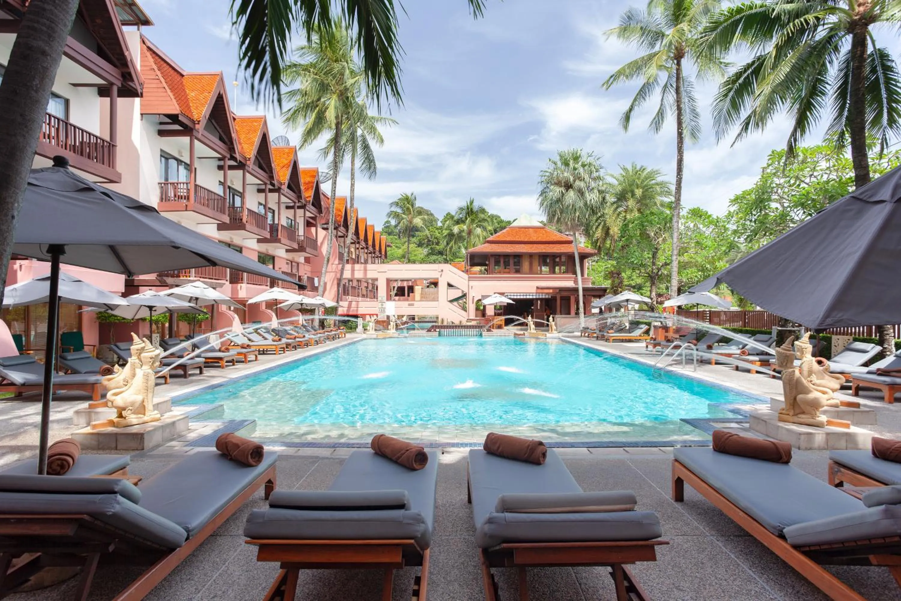 Swimming pool in Seaview Patong Hotel - SHA Plus