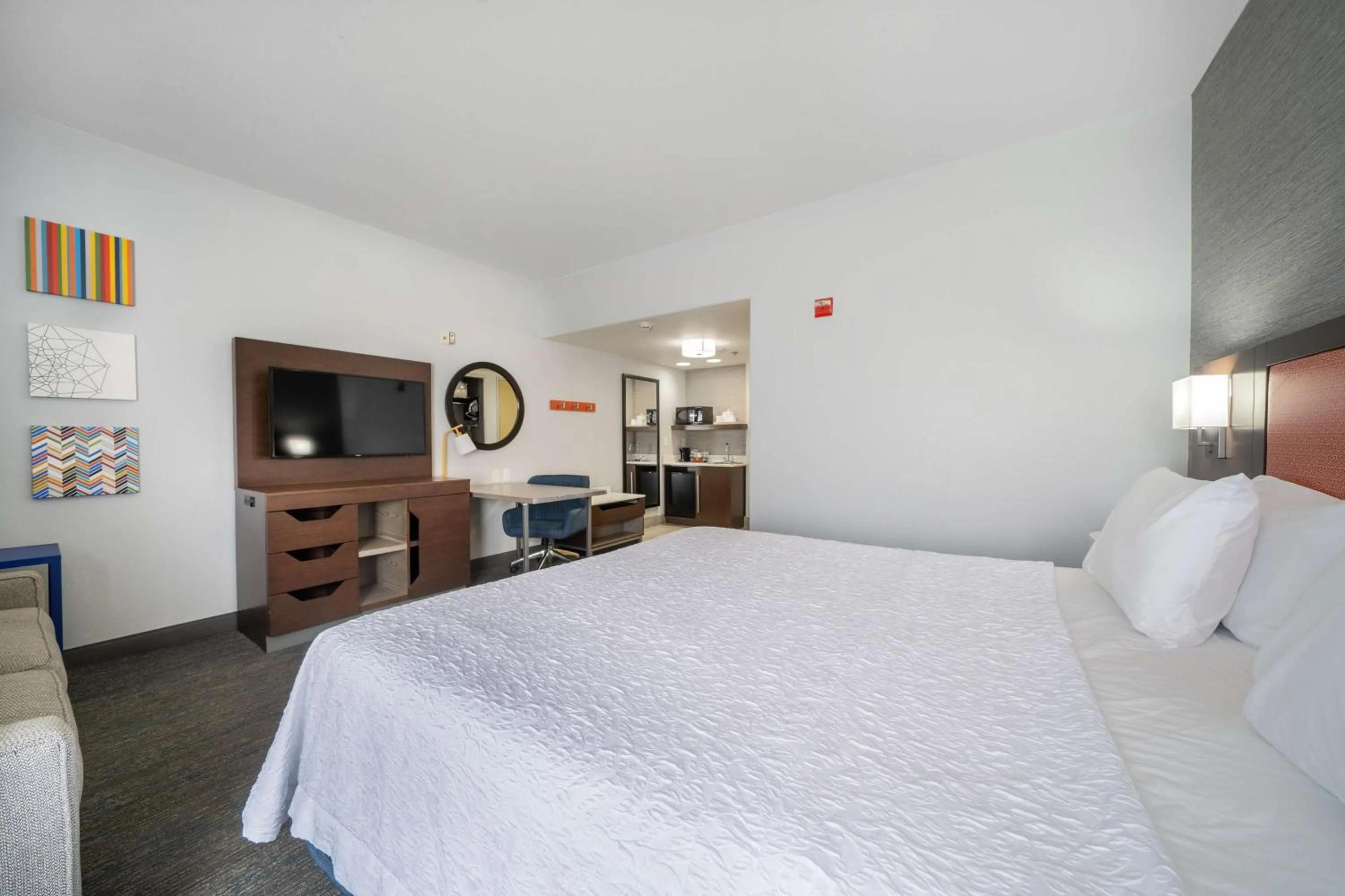 Bedroom, Bed in Hampton Inn & Suites Modesto - Salida