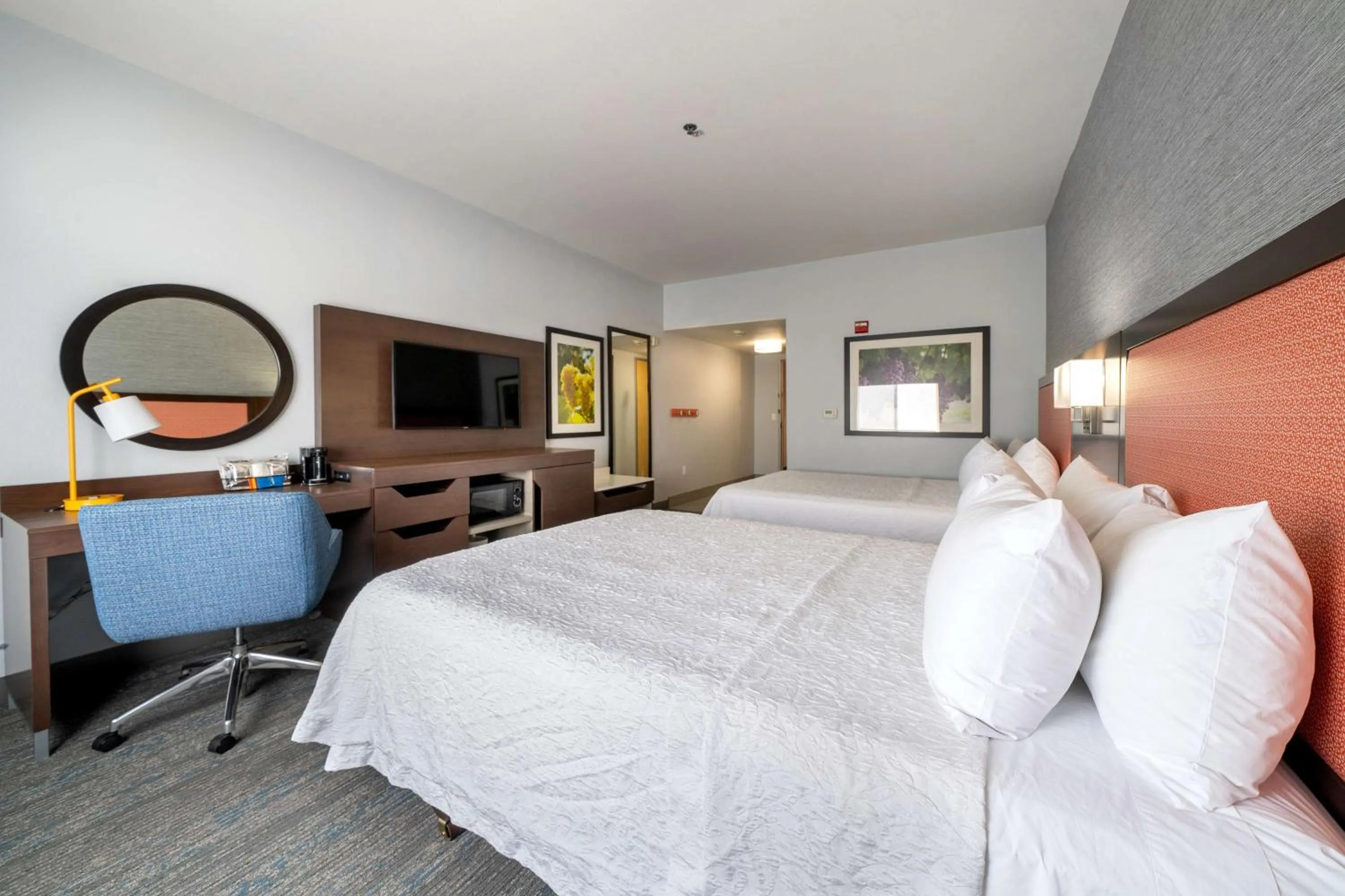 Bedroom, Bed in Hampton Inn & Suites Modesto - Salida