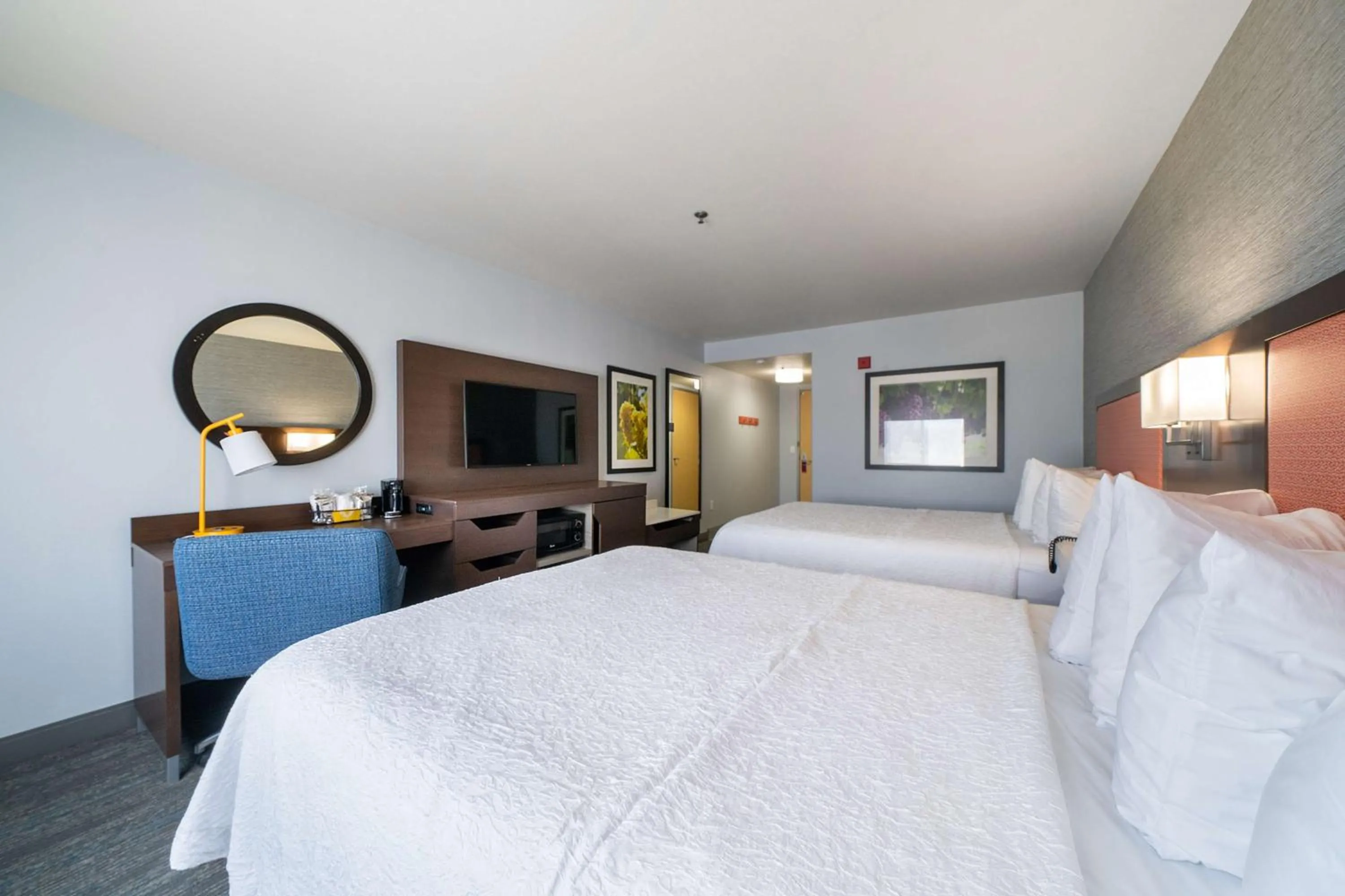 Bedroom, Bed in Hampton Inn & Suites Modesto - Salida