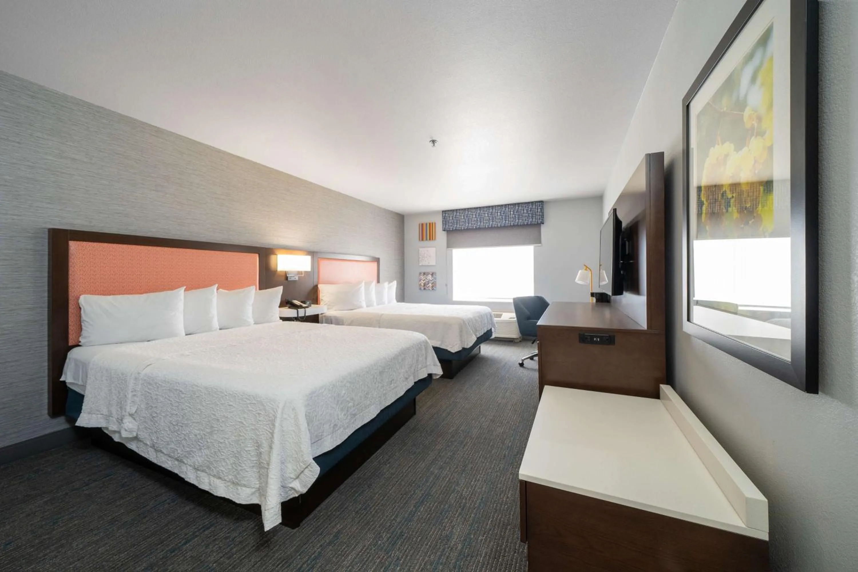 Bedroom, Bed in Hampton Inn & Suites Modesto - Salida