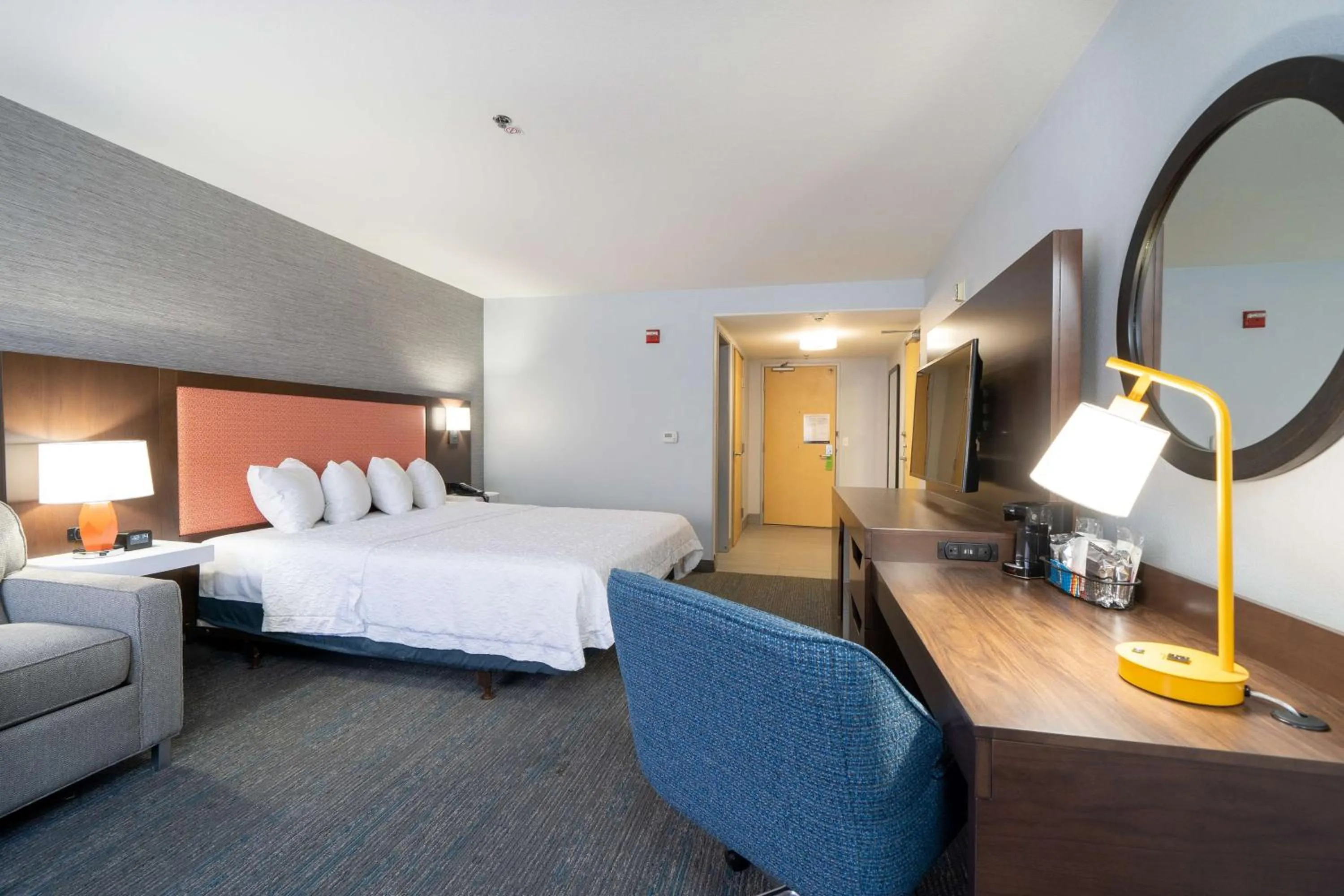 Bedroom, Bed in Hampton Inn & Suites Modesto - Salida