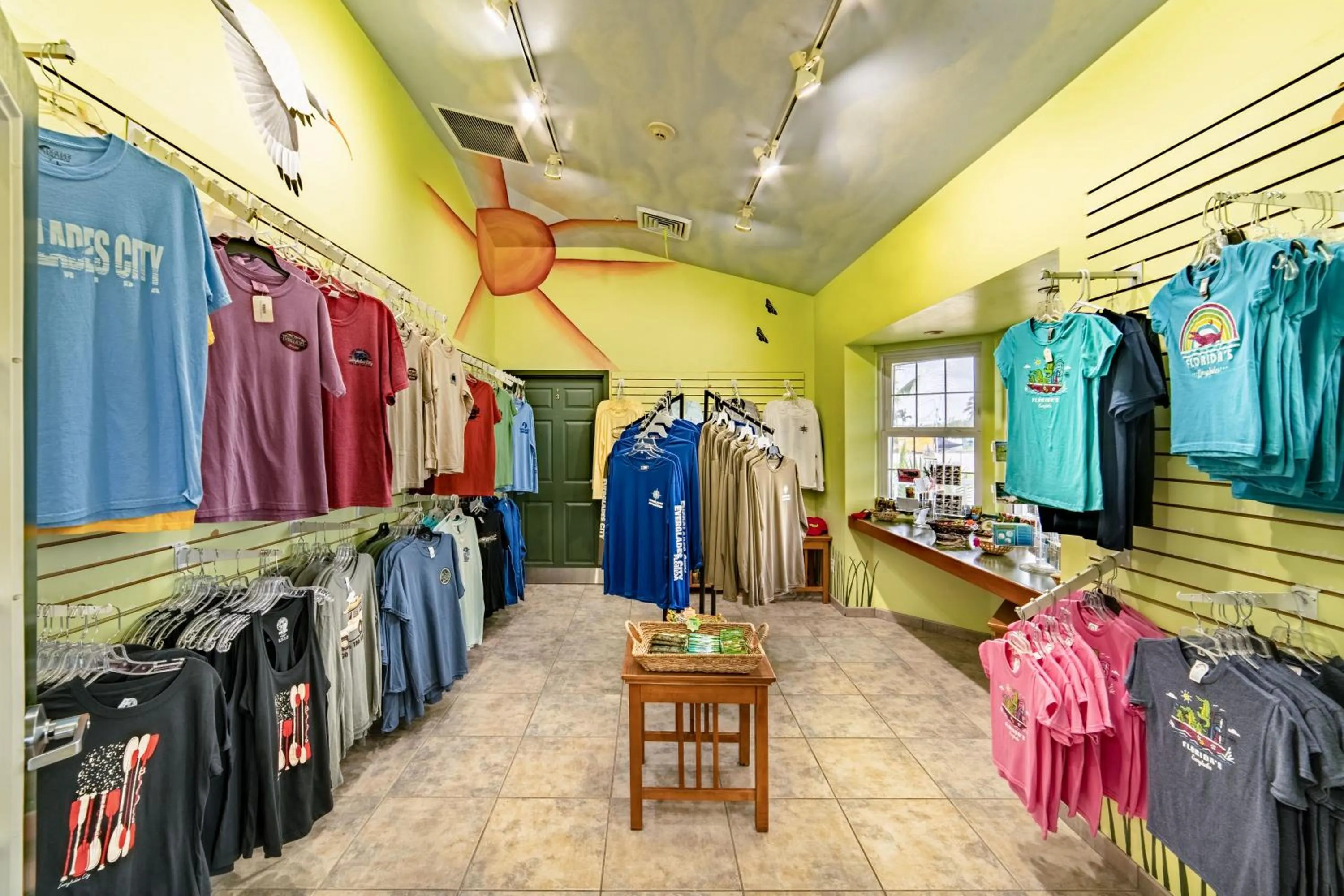 On-site shops in Ivey House Everglades Adventures Hotel