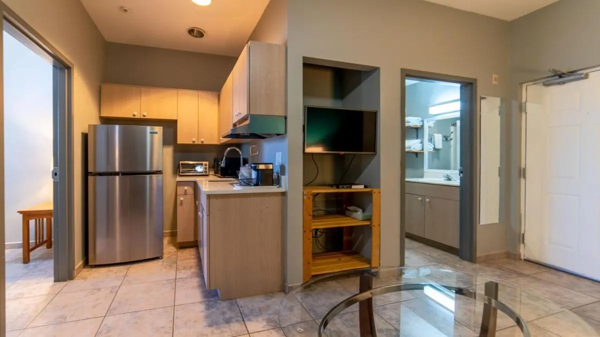 Kitchen or kitchenette in Ivey House Everglades Adventures Hotel