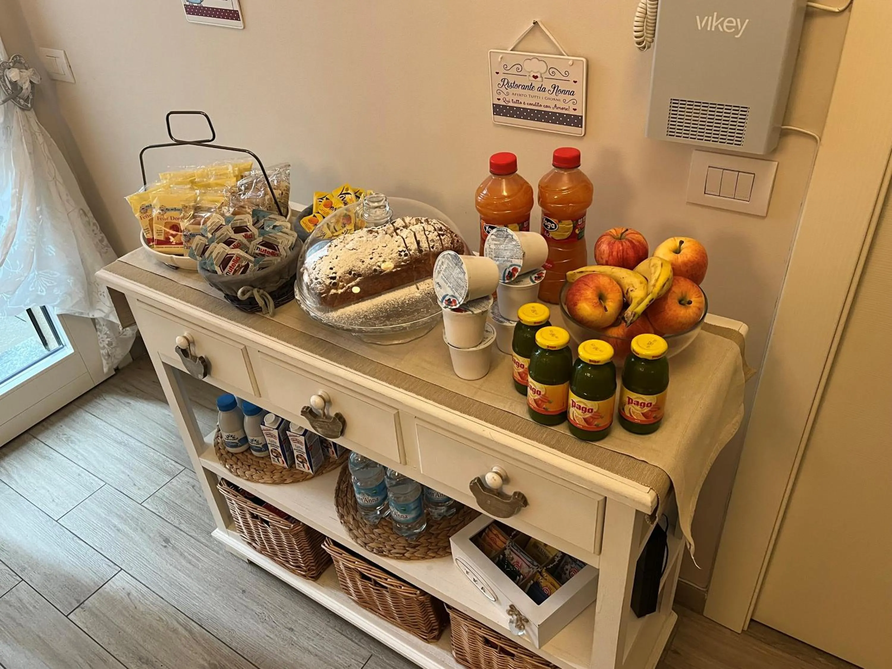 Buffet breakfast in C.A.V. B&B Curiel20