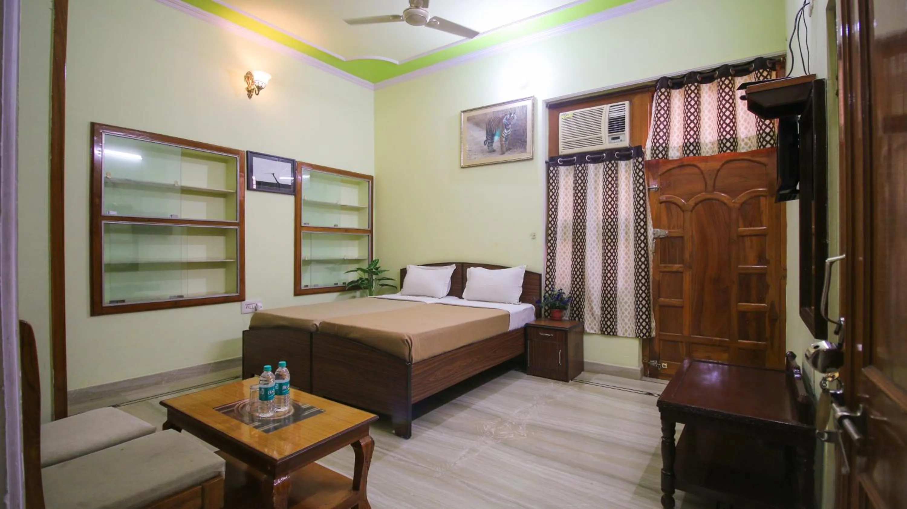 room service, Bed in Ranthambore Tiger Home