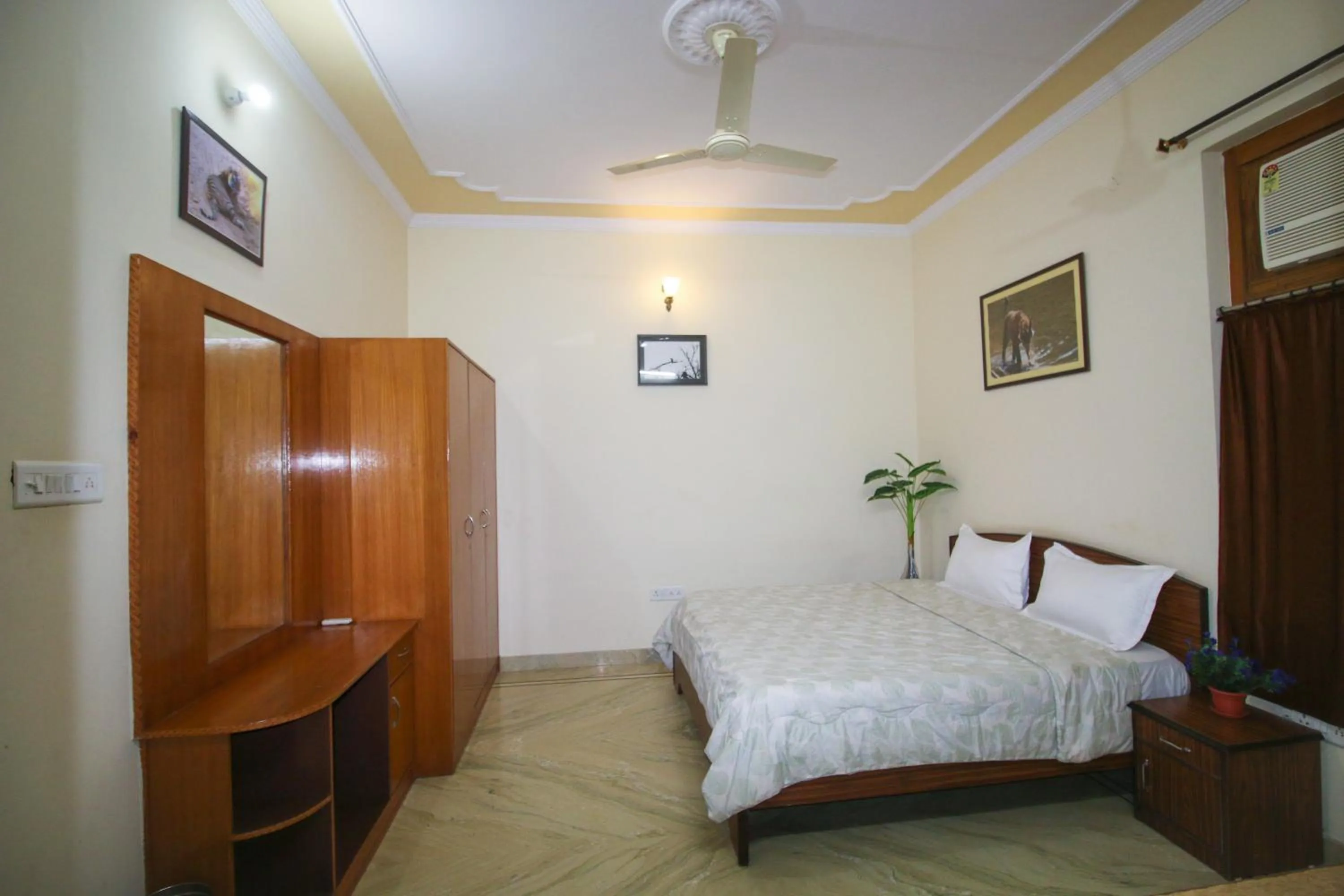 room service, Bed in Ranthambore Tiger Home