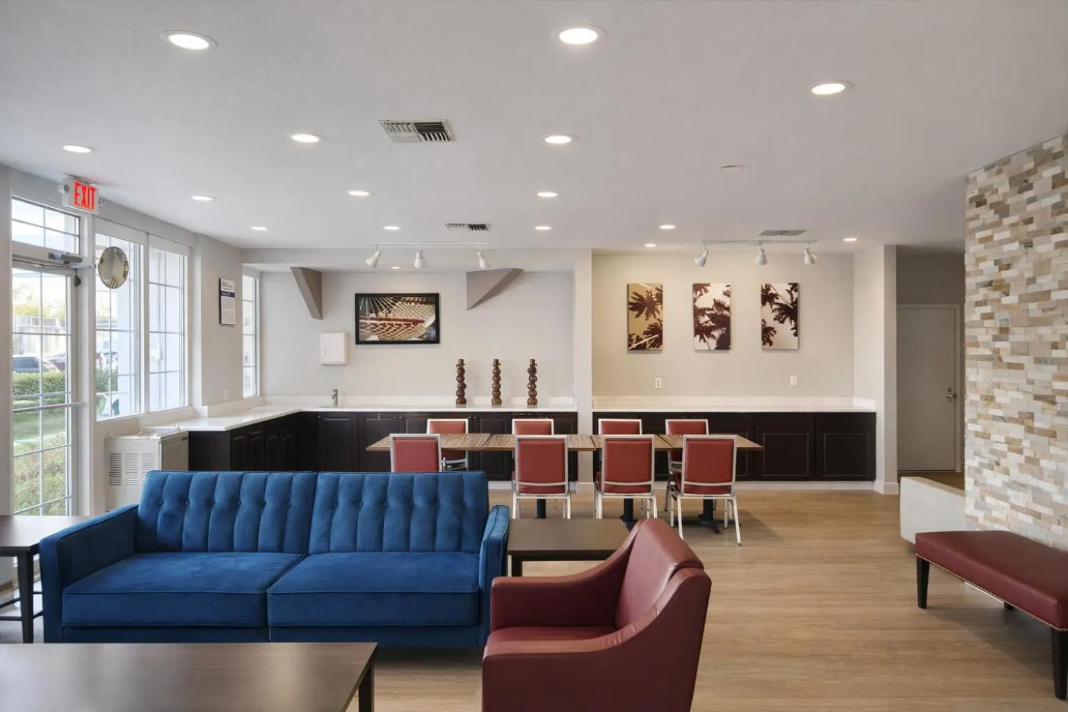 Seating area in Motel 6 Lake City, FL – Medical Center
