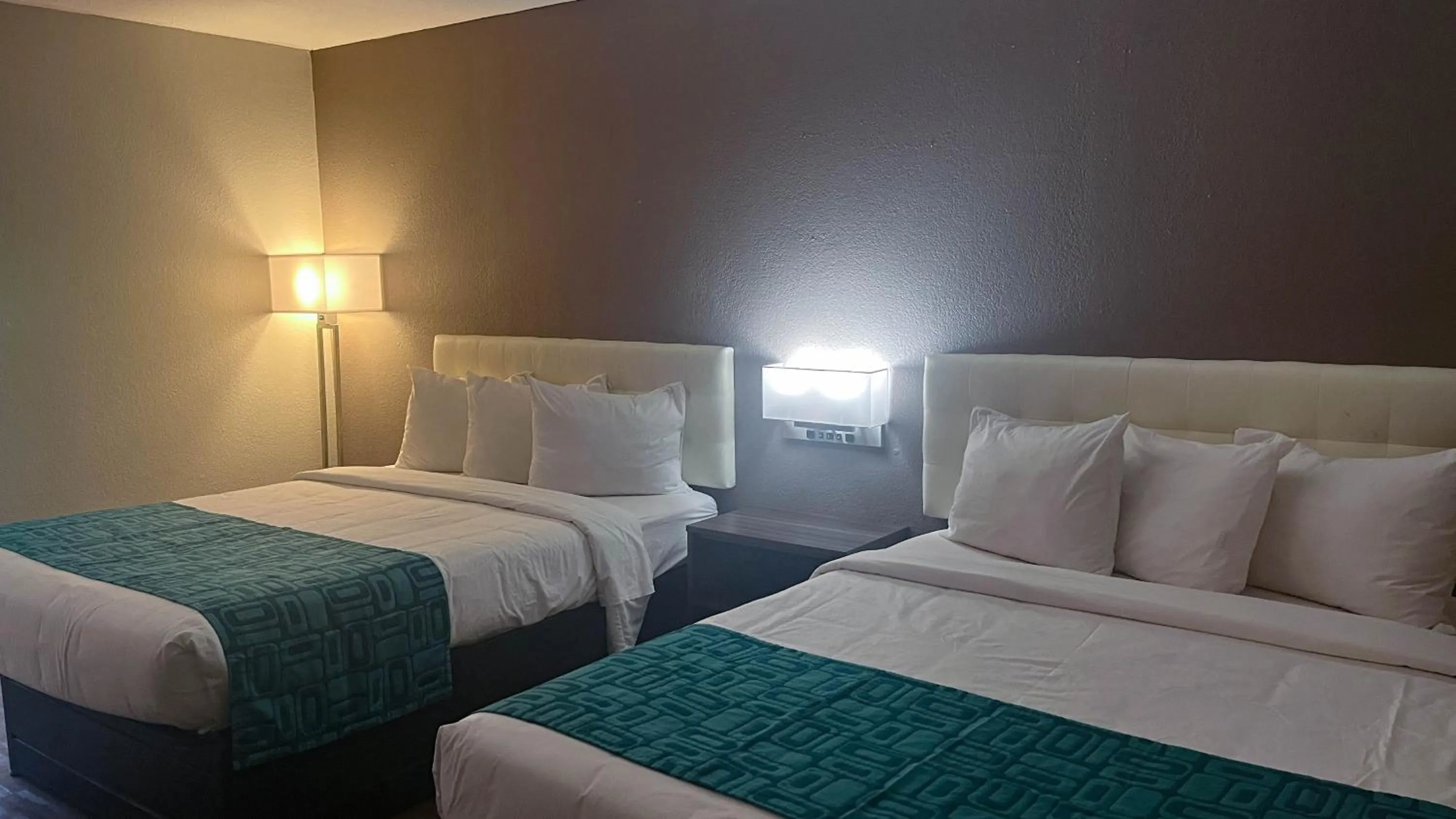 Bed in Motel 6 Lake City, FL – Medical Center