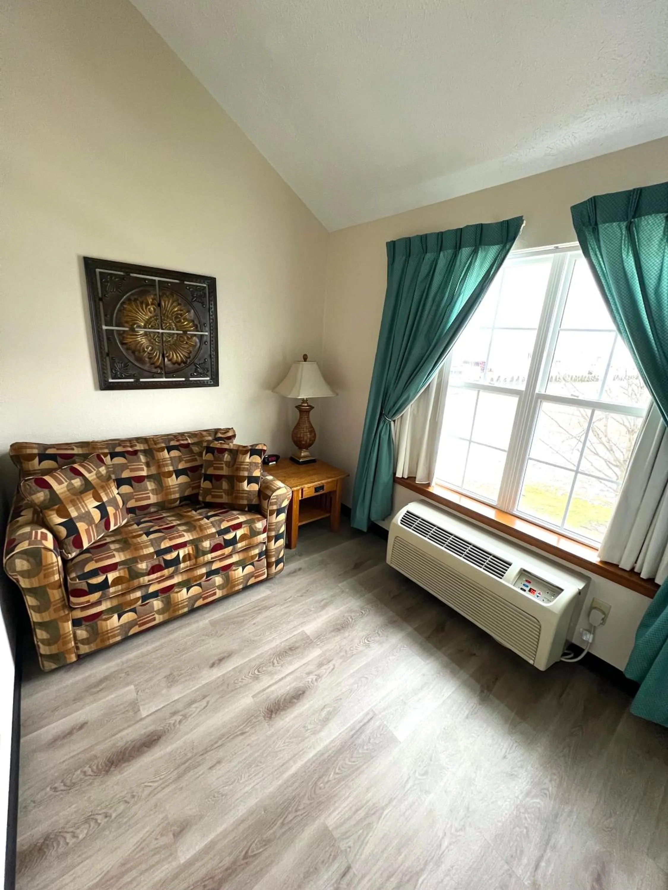 Bedroom, Bed in Van Buren Hotel