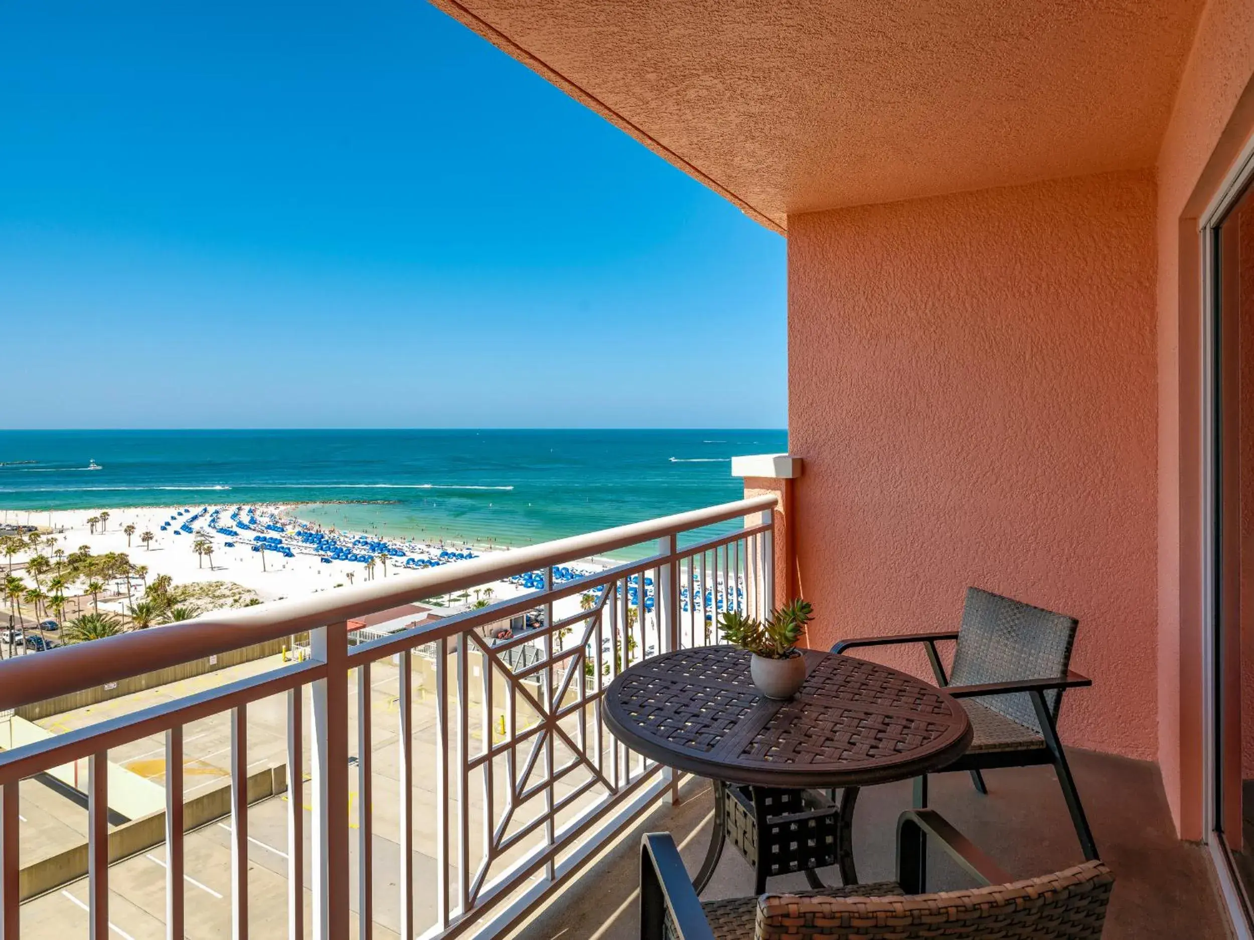 Deluxe King Room with Partial Ocean View and Kitchenette in Hyatt Regency Clearwater Beach Resort & Spa Deluxe King Room with Partial Ocean View and Kitchenette in Hyatt Regency Clearwater Beach Resort & Spa