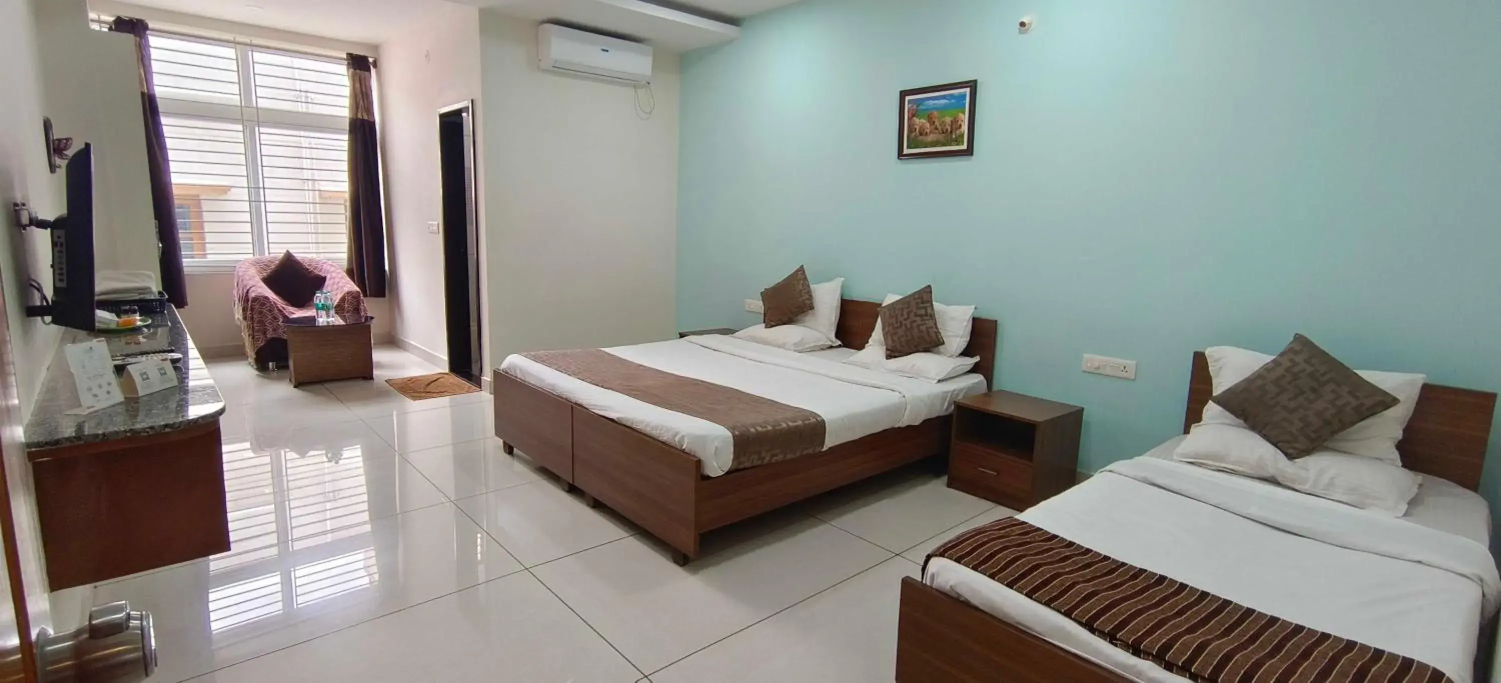 Superior Triple Room in Sugamya Corner Guesthouse Superior Triple Room in Sugamya Corner Guesthouse
